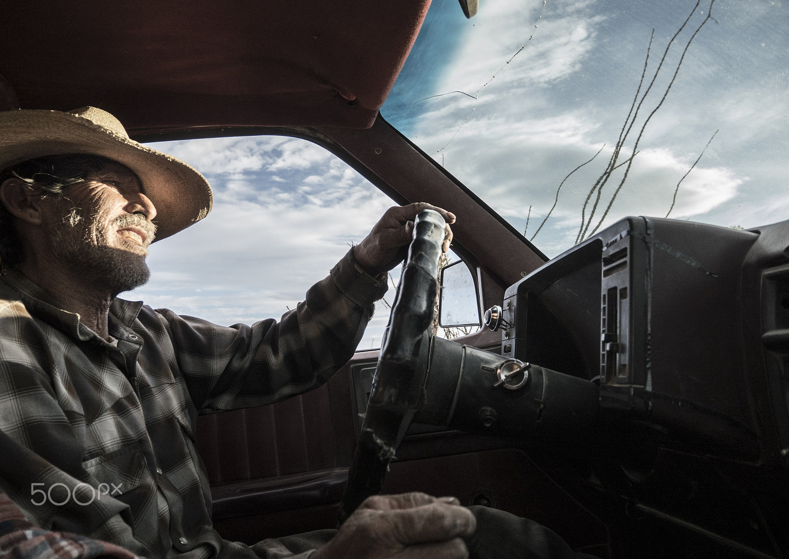 Panasonic Lumix DMC-GH4 sample photo. Driving in the desert photography