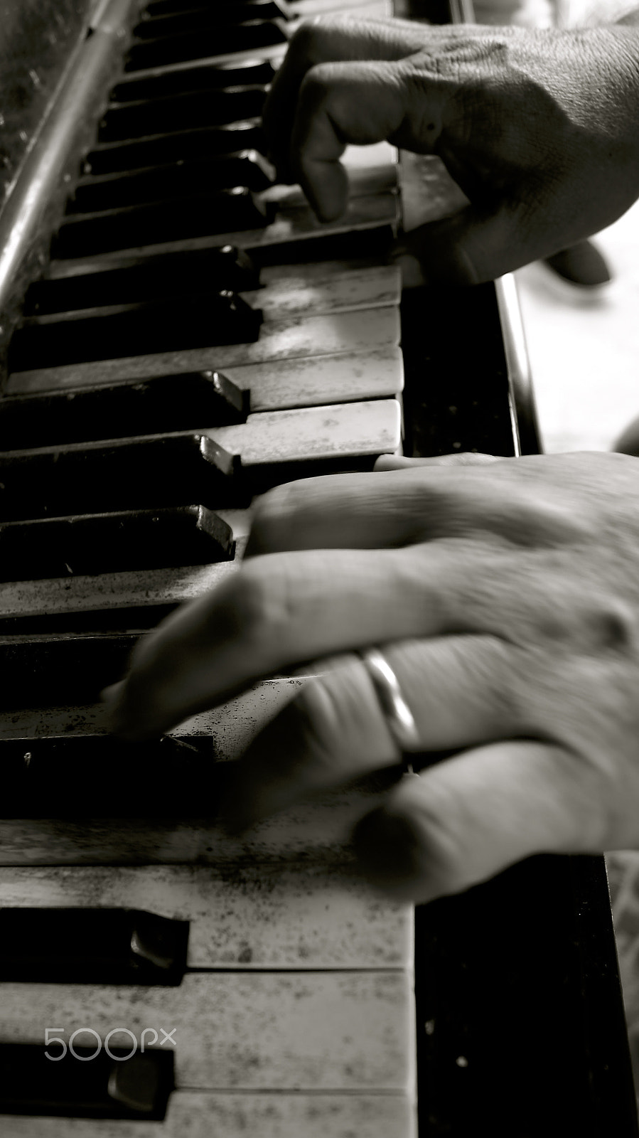 Sony DT 18-55mm F3.5-5.6 SAM II sample photo. Father piano hands photography