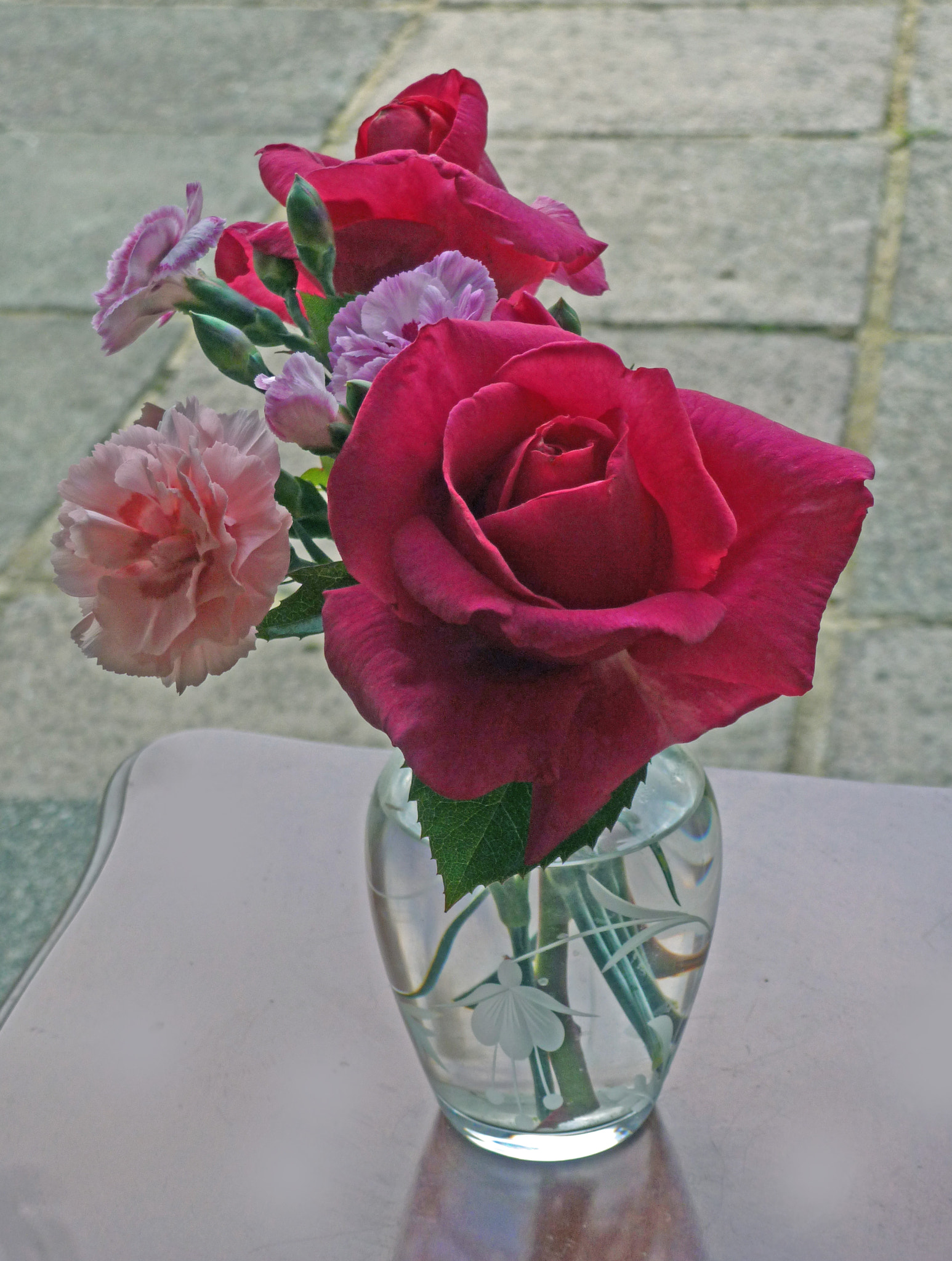 Panasonic DMC-TZ19 sample photo. Rose and carnations photography