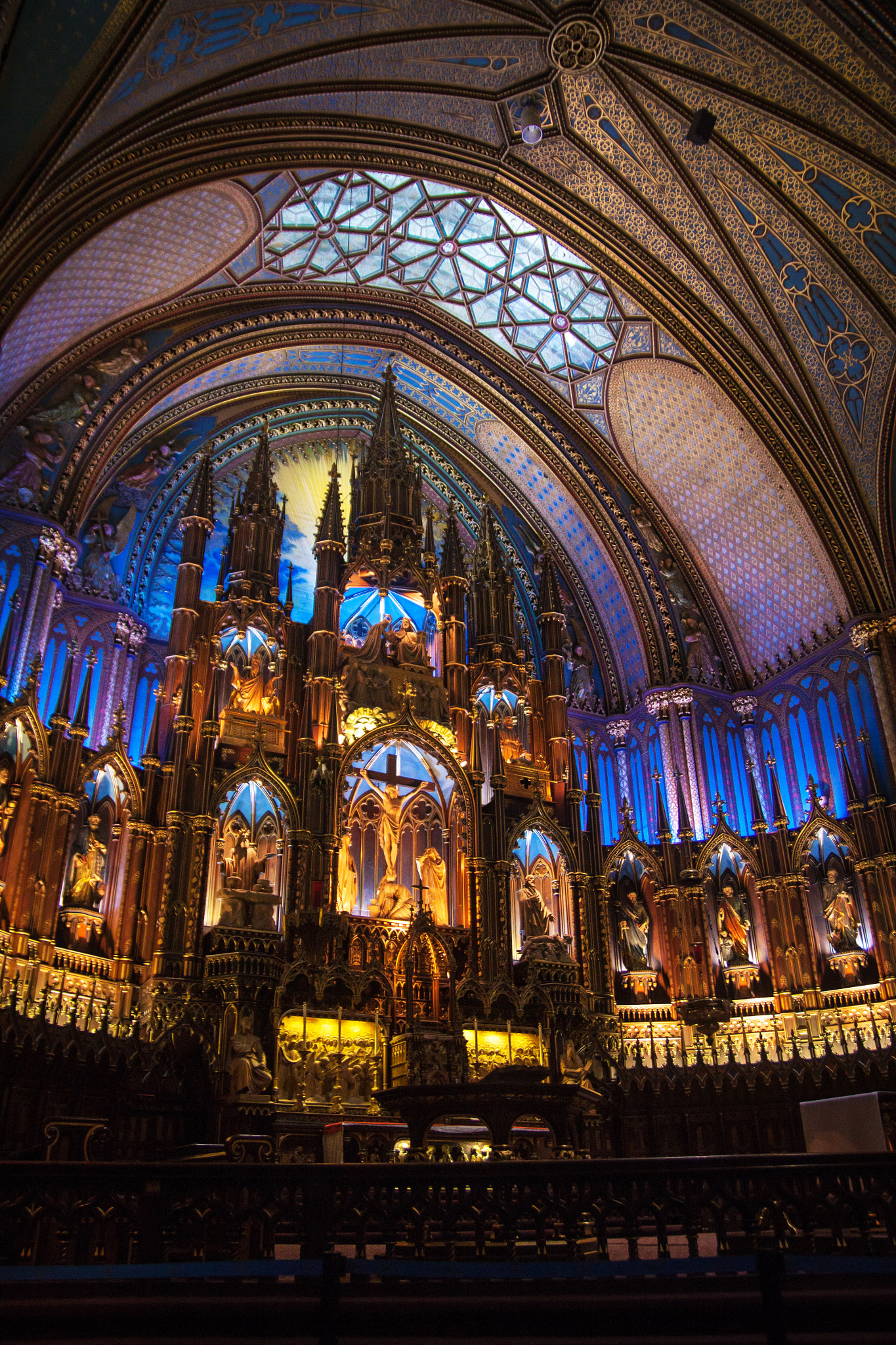 Tamron SP AF 17-50mm F2.8 XR Di II LD Aspherical (IF) sample photo. Notre dame photography
