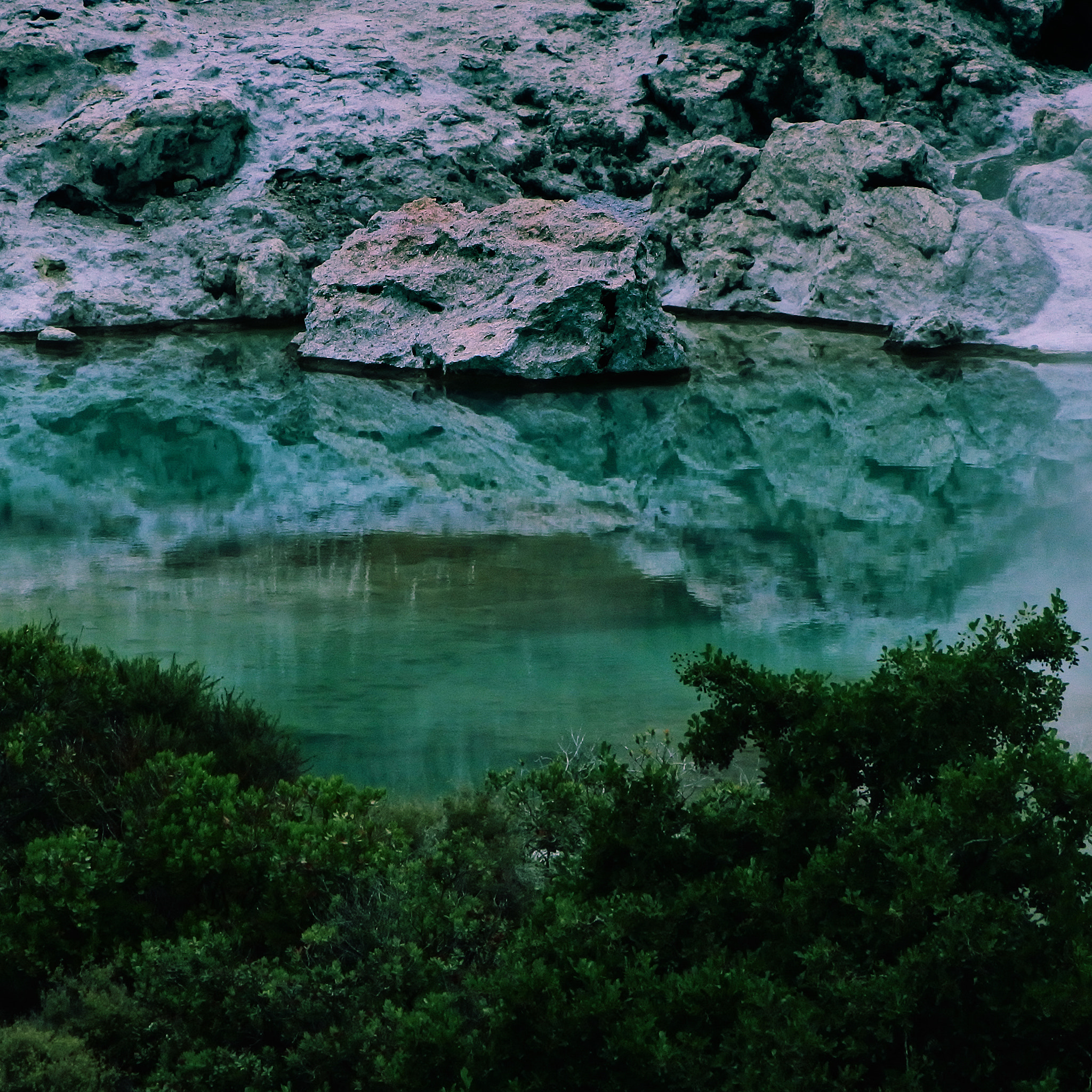 1 NIKKOR VR 10-100mm f/4-5.6 sample photo. Thermal pool photography