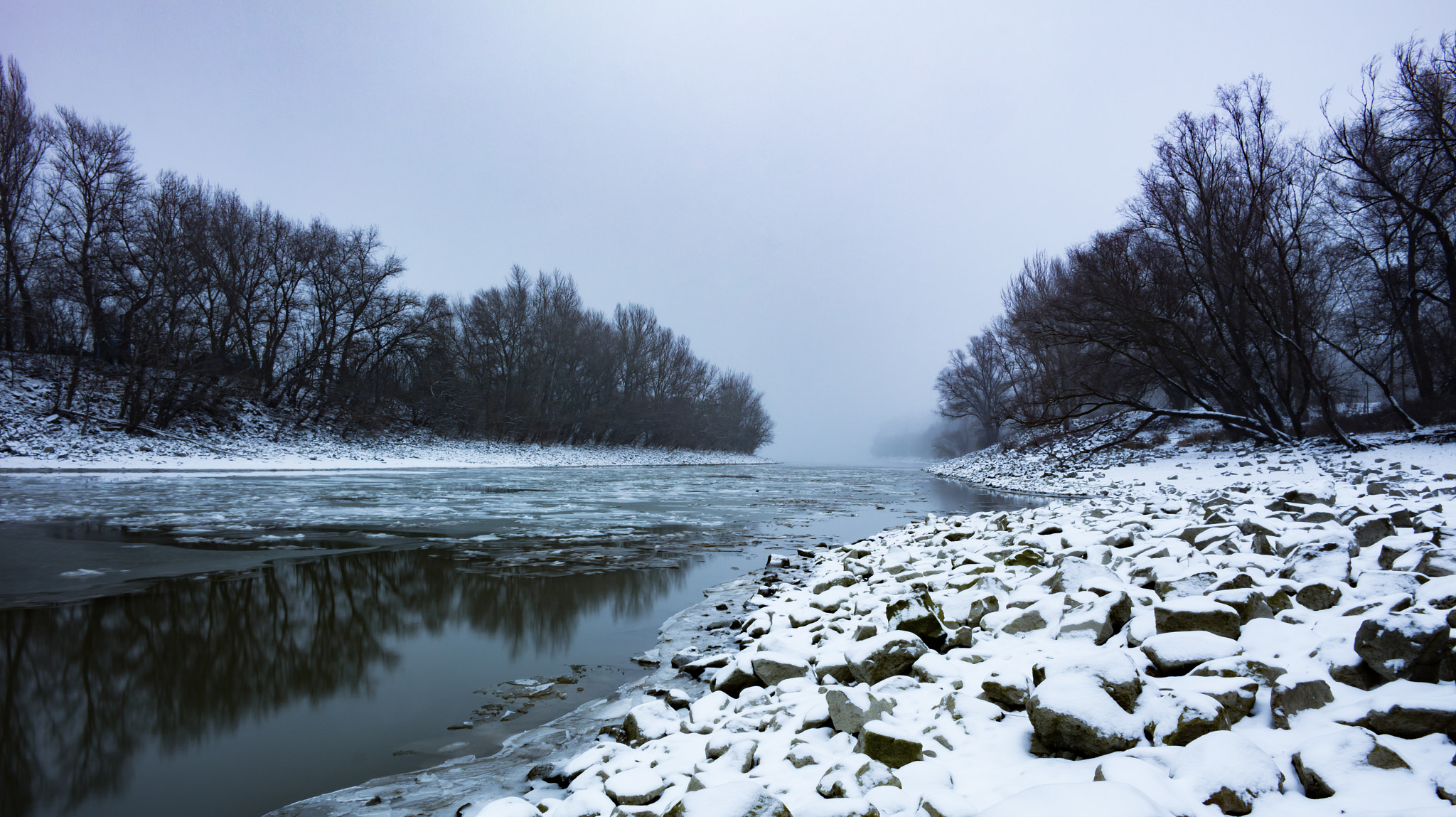 Samsung NX30 + Samsung NX 16mm F2.4 Pancake sample photo. Frozen river photography