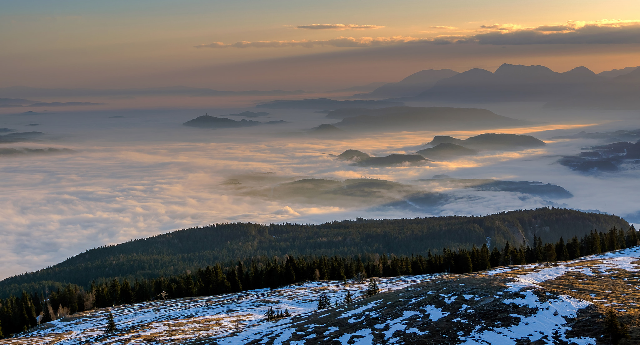 Sony ILCA-77M2 + Sony DT 18-55mm F3.5-5.6 SAM sample photo. Morning above karnten photography