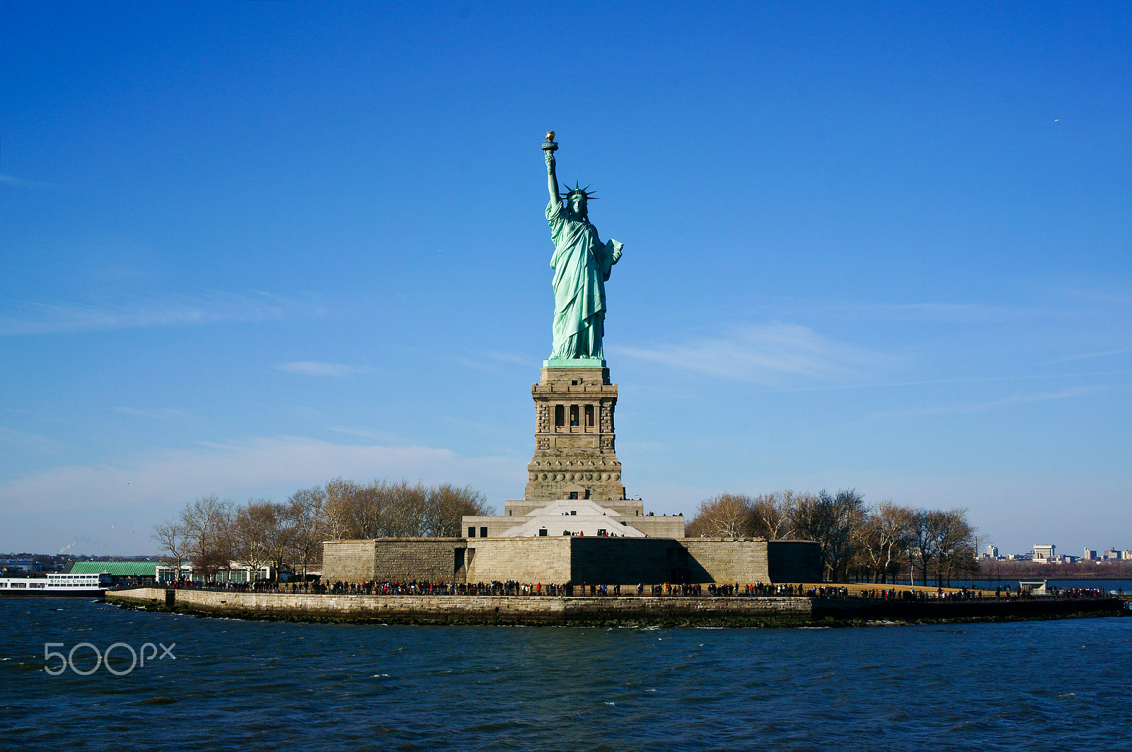 Sony Alpha NEX-5R + Sony E 35mm F1.8 OSS sample photo. Statue of liberty photography