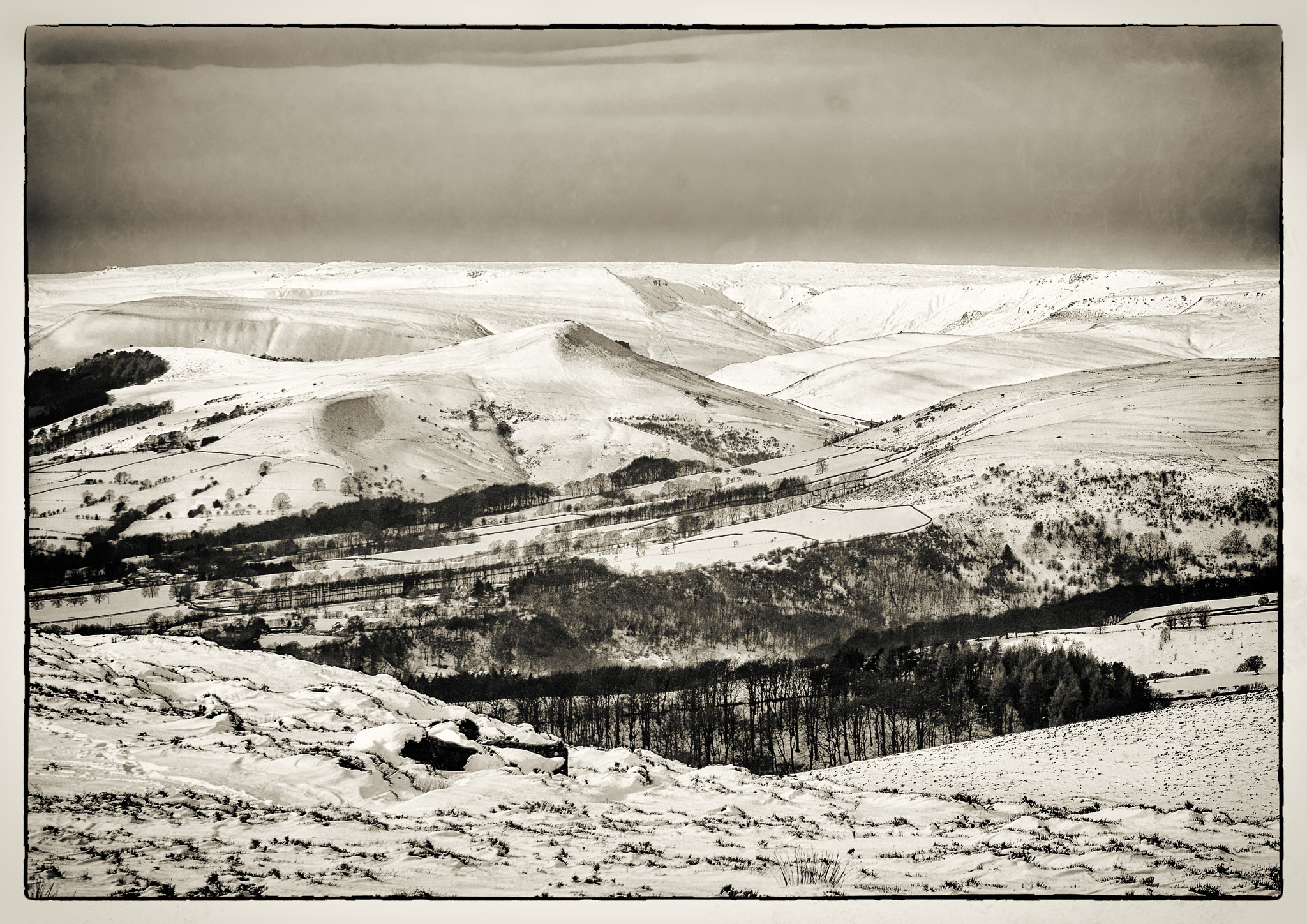 LUMIX G VARIO 35-100/F4.0-5.6 sample photo. Kinder scout from higger tor, snow photography