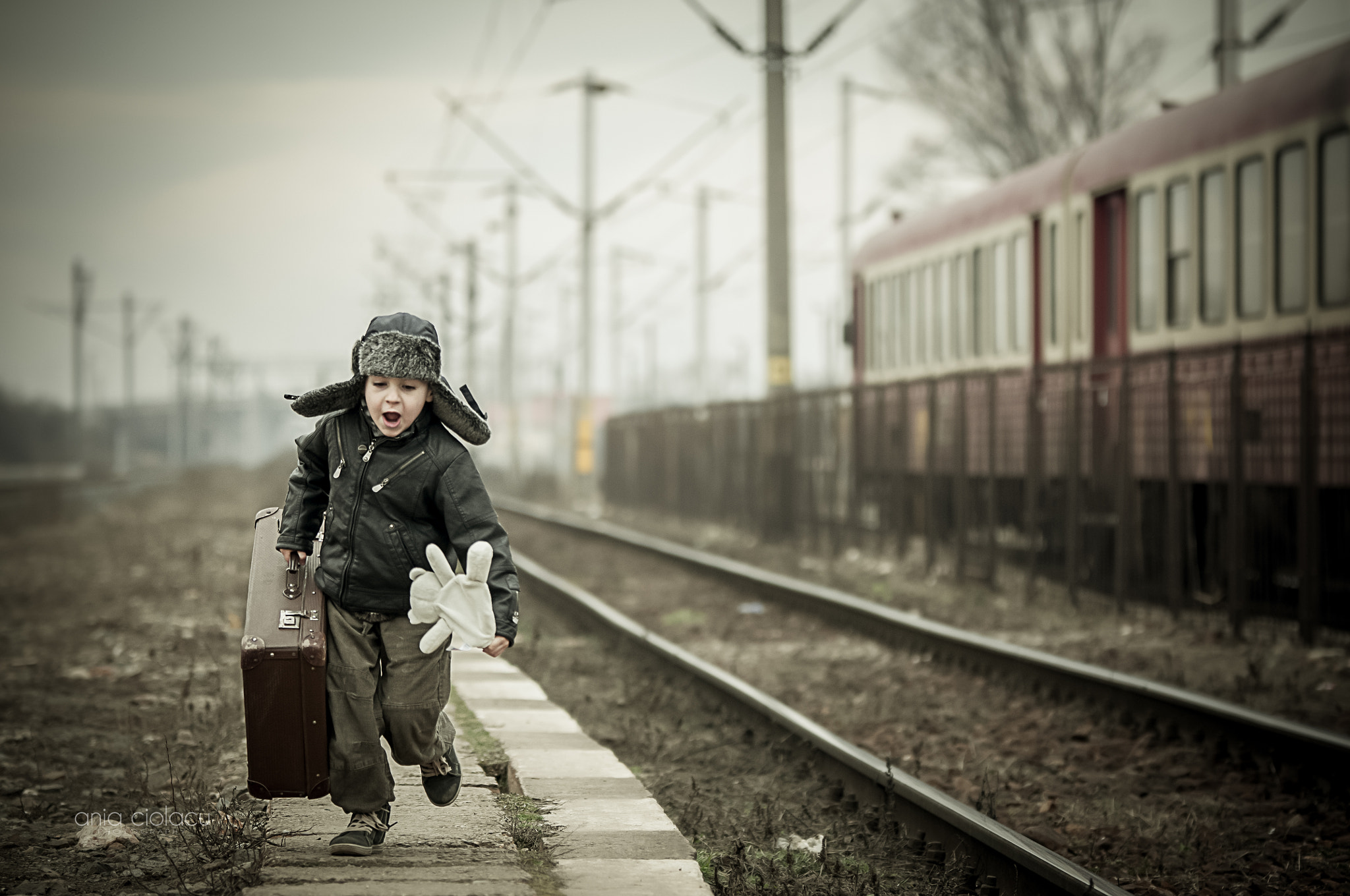 Sigma 70-200mm F2.8 EX DG OS HSM sample photo. "stop my train please!" photography