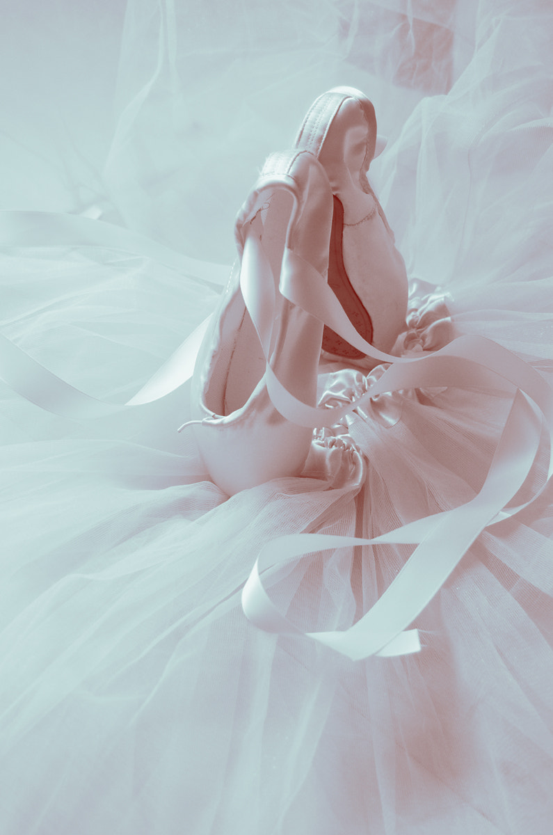 AF Zoom-Nikkor 28-70mm f/3.5-4.5D sample photo. Ballerina dream photography