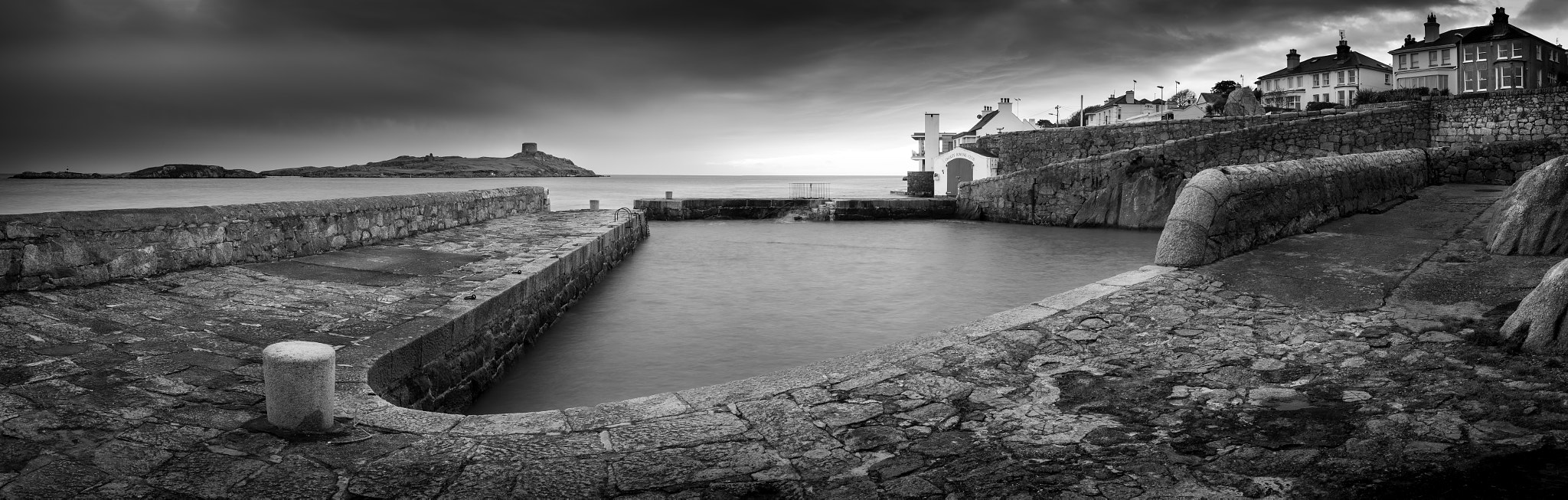 AF Zoom-Nikkor 28-70mm f/3.5-4.5 sample photo. Coliemore harbour photography