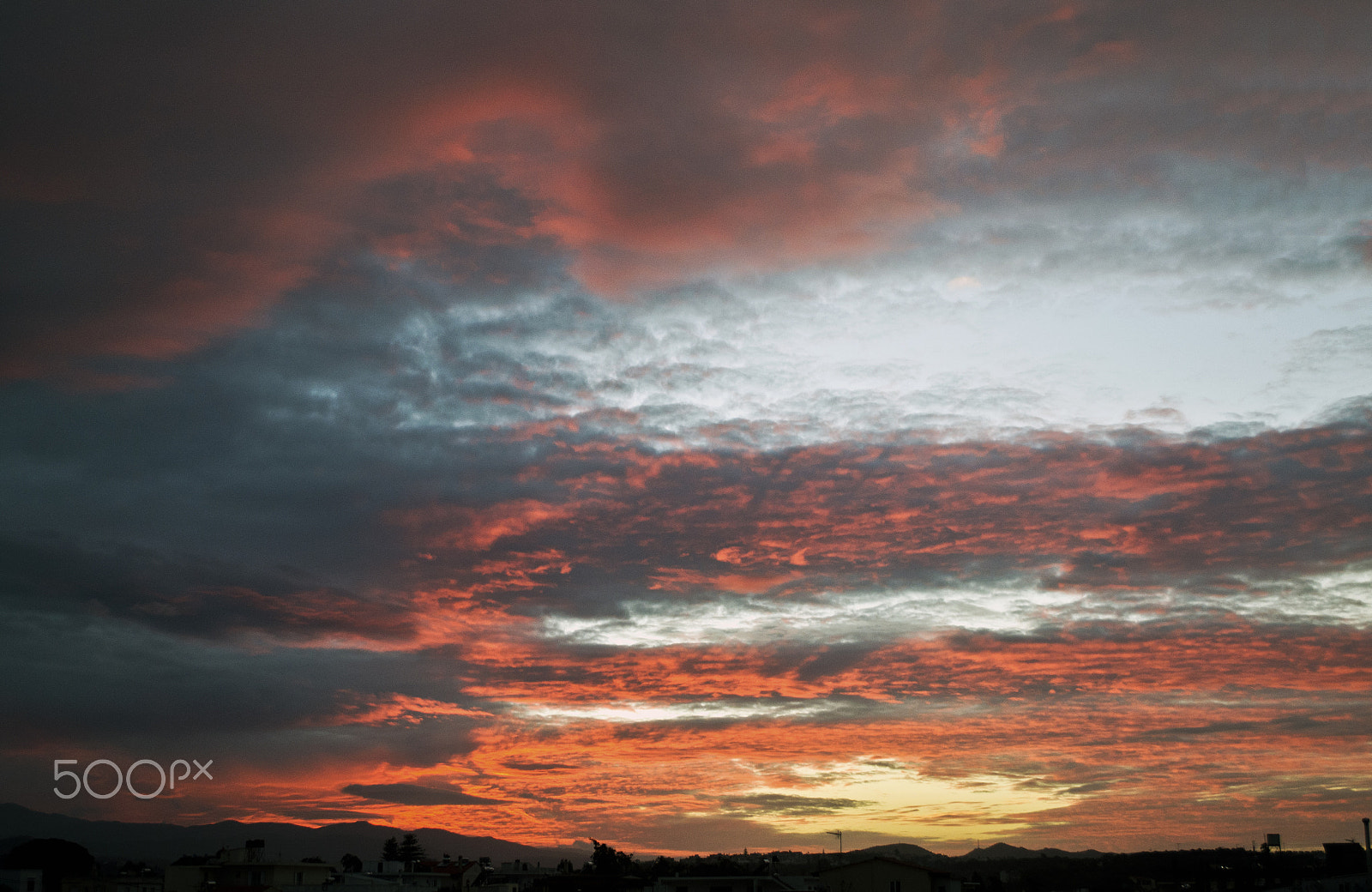 Nikon D3100 + AF Zoom-Nikkor 35-80mm f/4-5.6D sample photo. Amazing colors in the sky photography