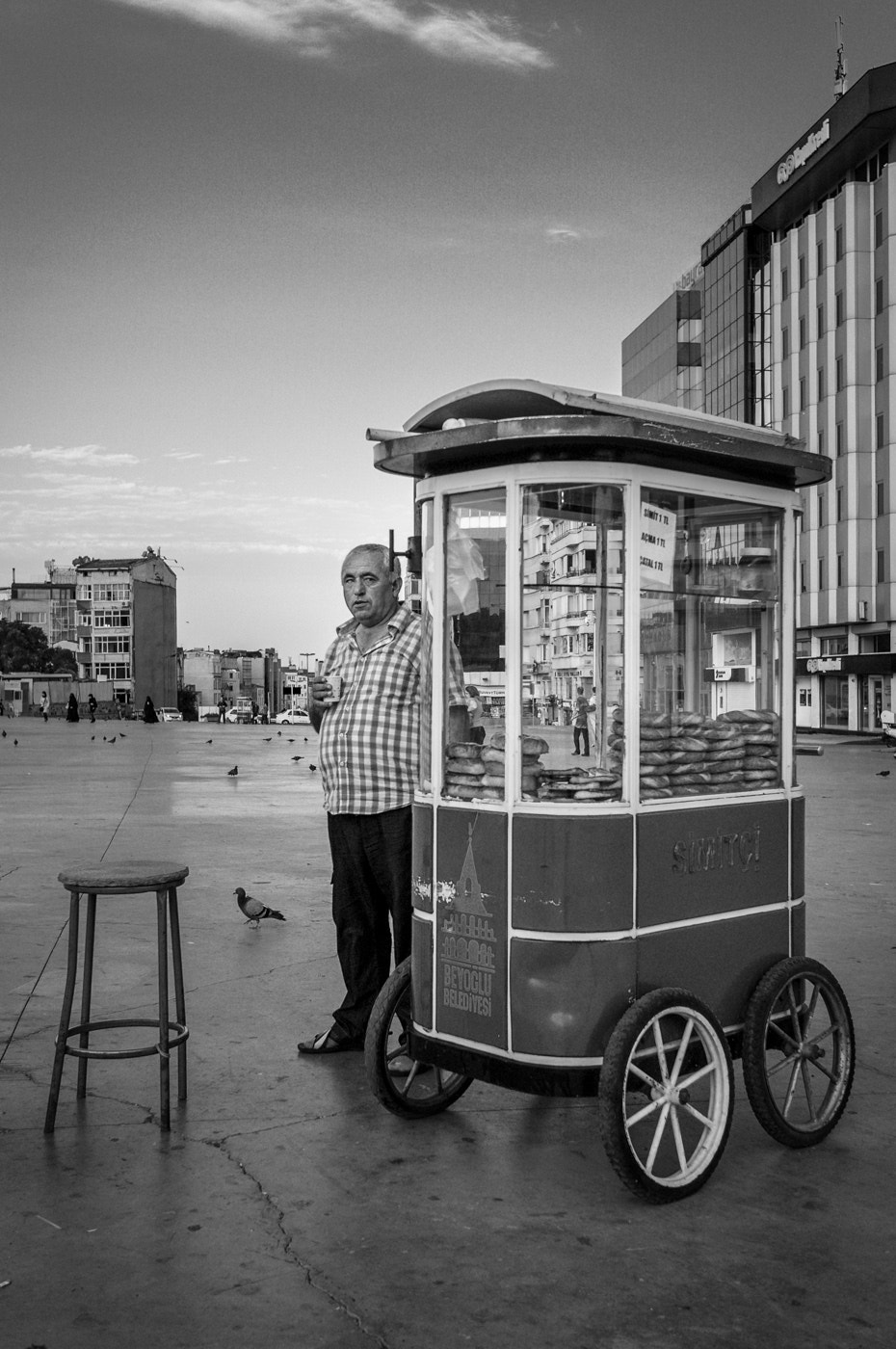 Sony Sonnar T* E 24mm F1.8 ZA sample photo. Istanbul simit photography