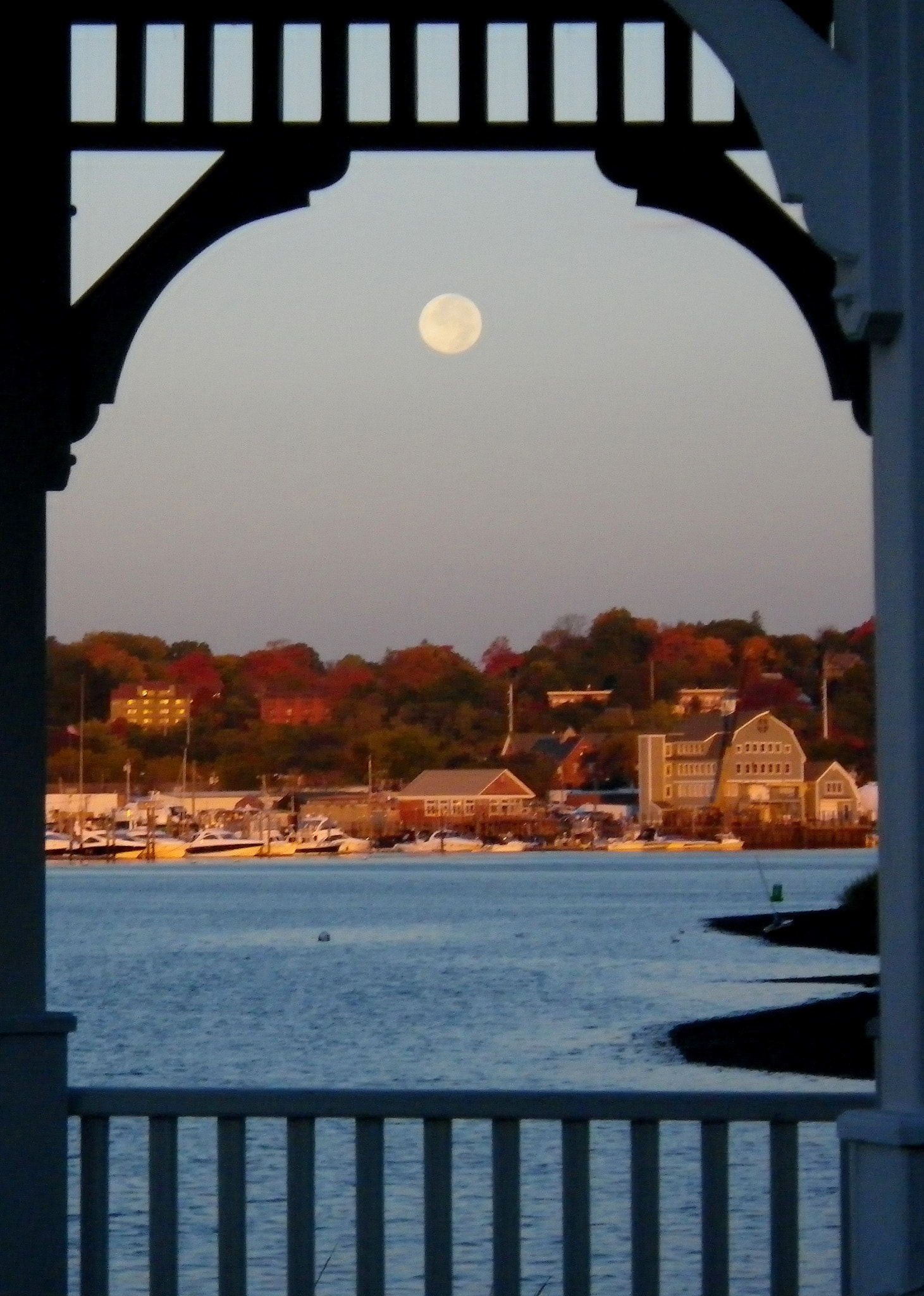 Pentax Optio W90 sample photo. Moonset at sunrise norwalk photography