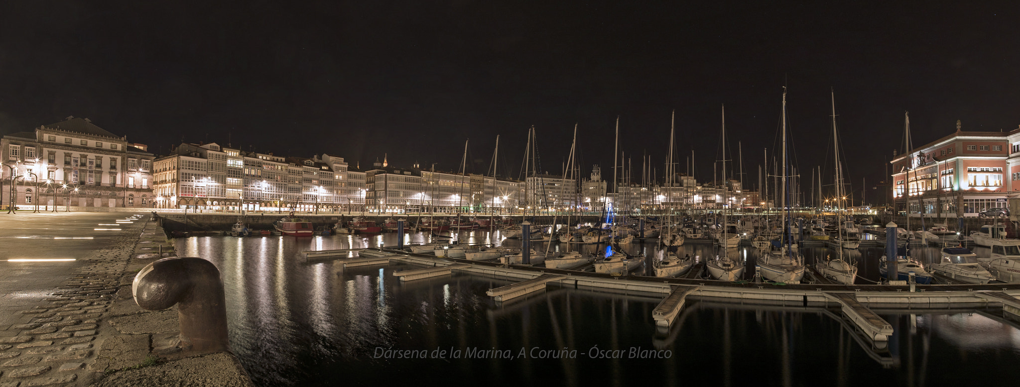 24mm F1.4 sample photo. Galerías de a coruña photography