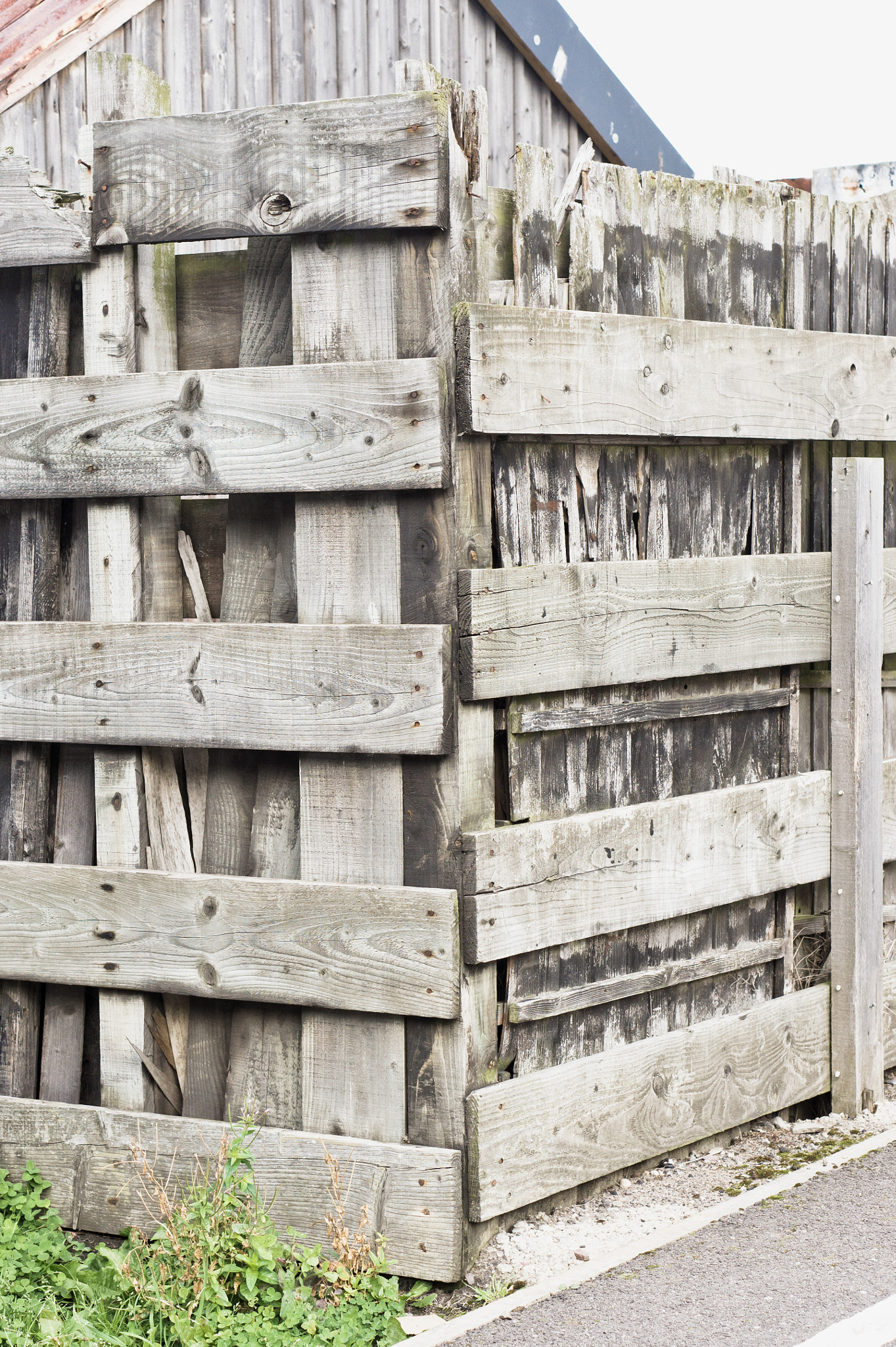Sony Alpha NEX-5 + E 50mm F1.8 OSS sample photo. Fence photography