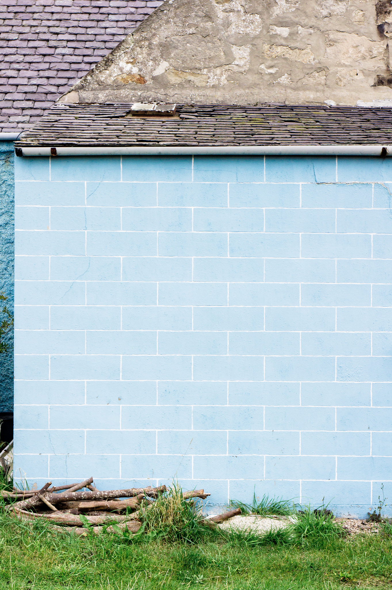Sony Alpha NEX-5 + E 50mm F1.8 OSS sample photo. Blue wall photography