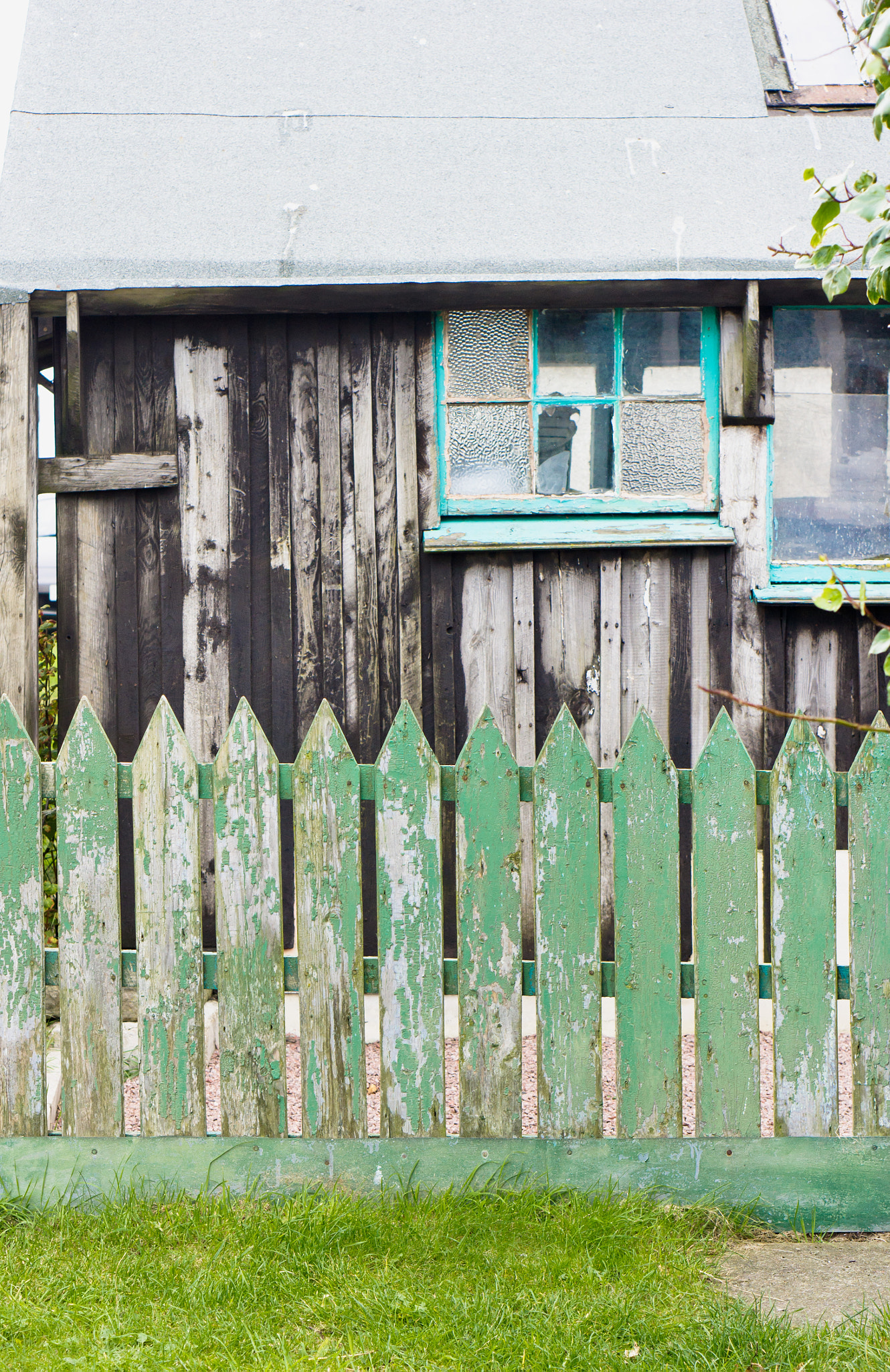 Sony Alpha NEX-5 + E 50mm F1.8 OSS sample photo. Wooden shed photography