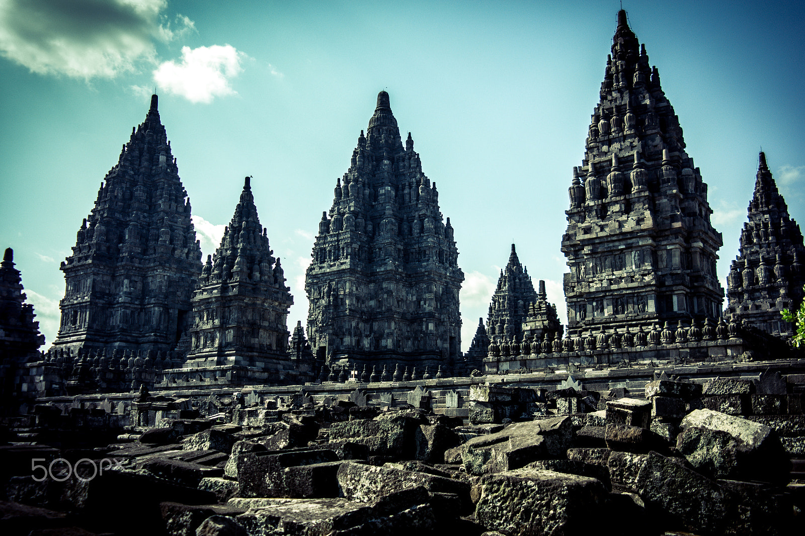 Samsung NX20 + Samsung NX 18-55mm F3.5-5.6 OIS sample photo. Prambanan temple photography