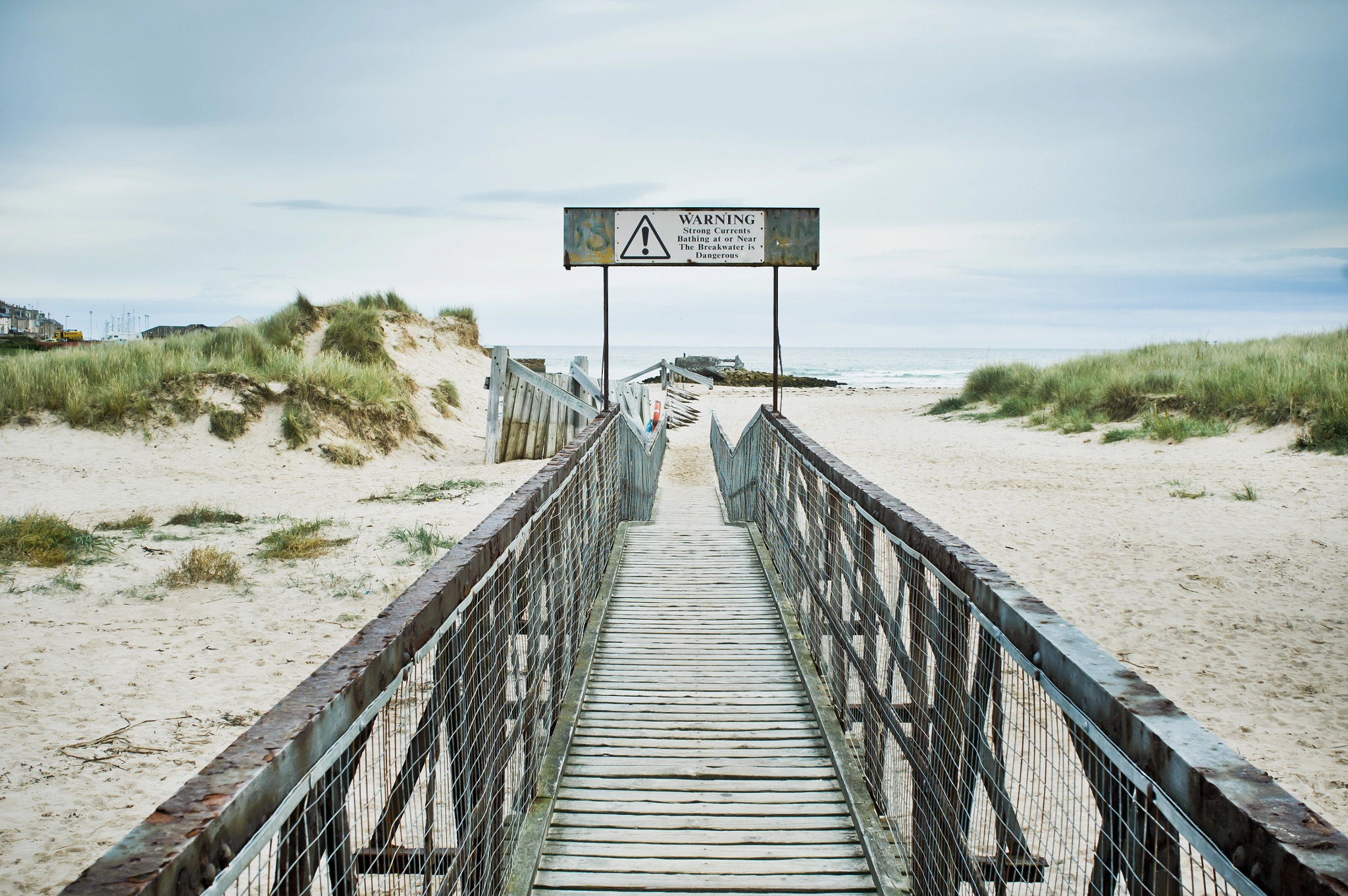 Sony Alpha NEX-5 + Sony E 30mm F3.5 Macro sample photo. Wooden walkway photography