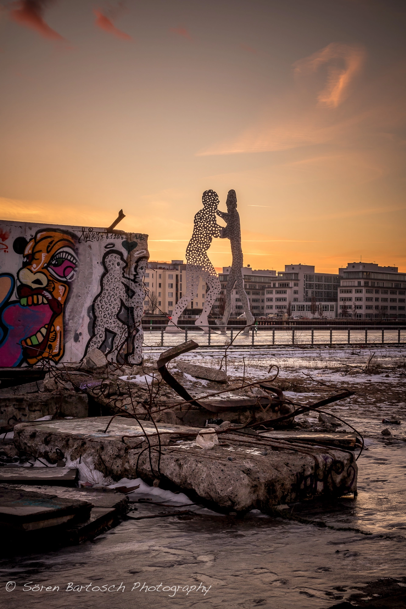 Tamron SP AF 17-50mm F2.8 XR Di II LD Aspherical (IF) sample photo. Berlin wall view photography