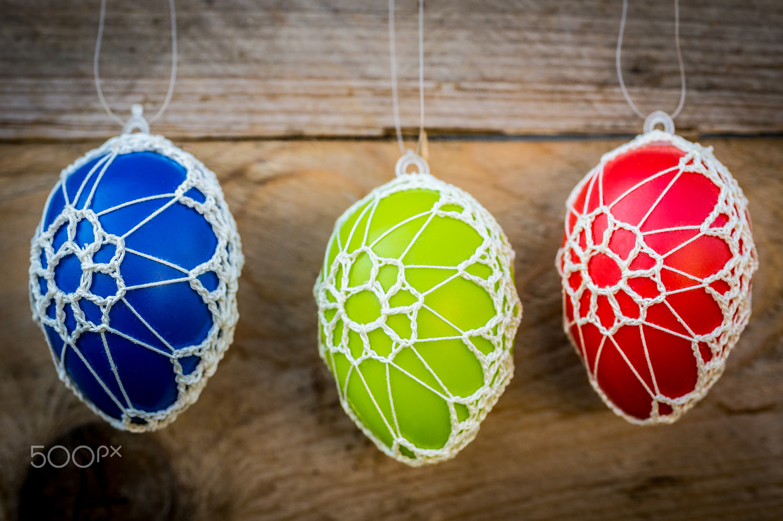 Nikon D4S + Sigma 70mm F2.8 EX DG Macro sample photo. Colorful easter eggs on wooden background photography