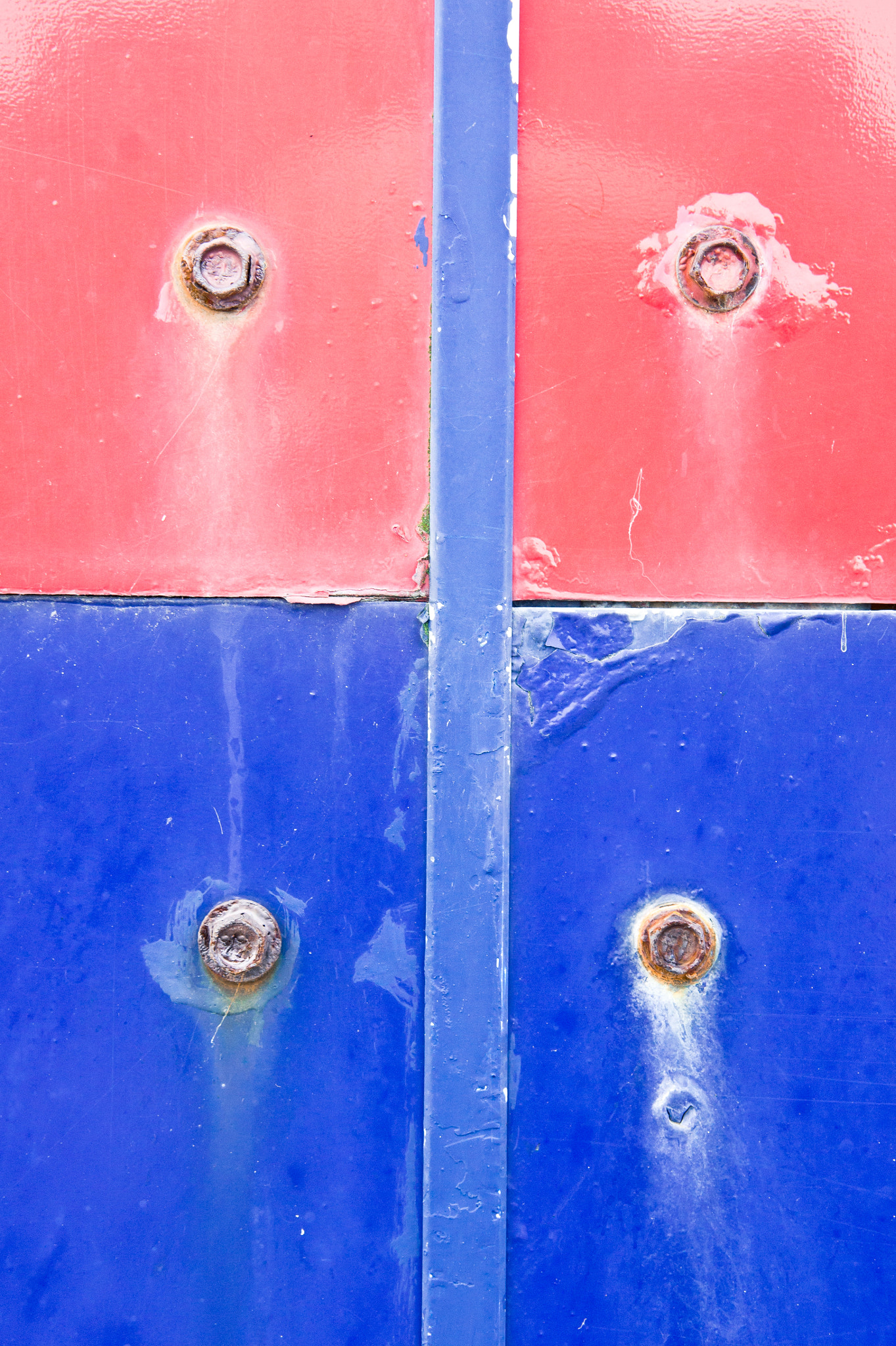 Sony Alpha NEX-5 + E 50mm F1.8 OSS sample photo. Red and blue metal photography