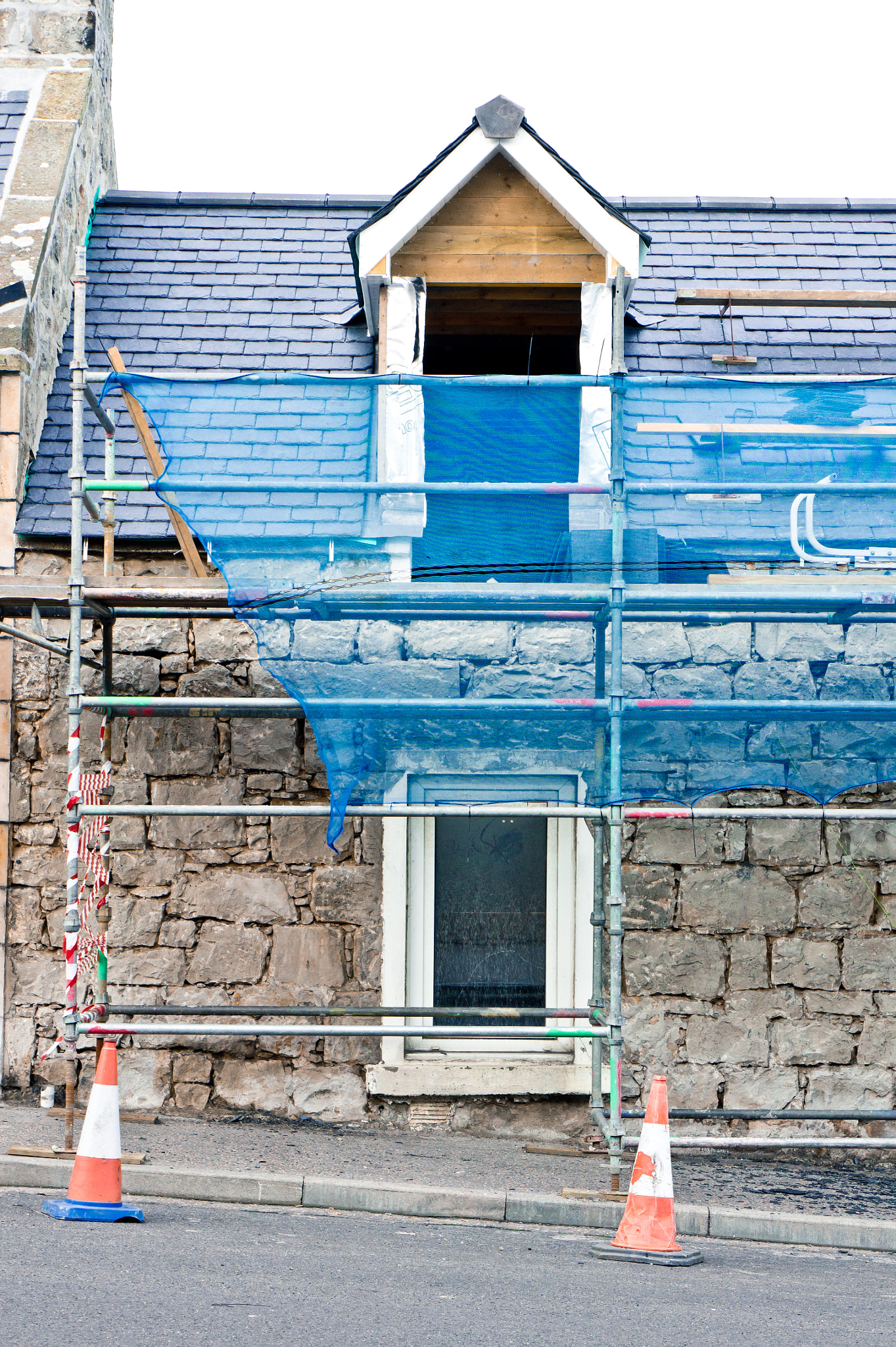 Sony Alpha NEX-5 + E 50mm F1.8 OSS sample photo. Scaffolding photography