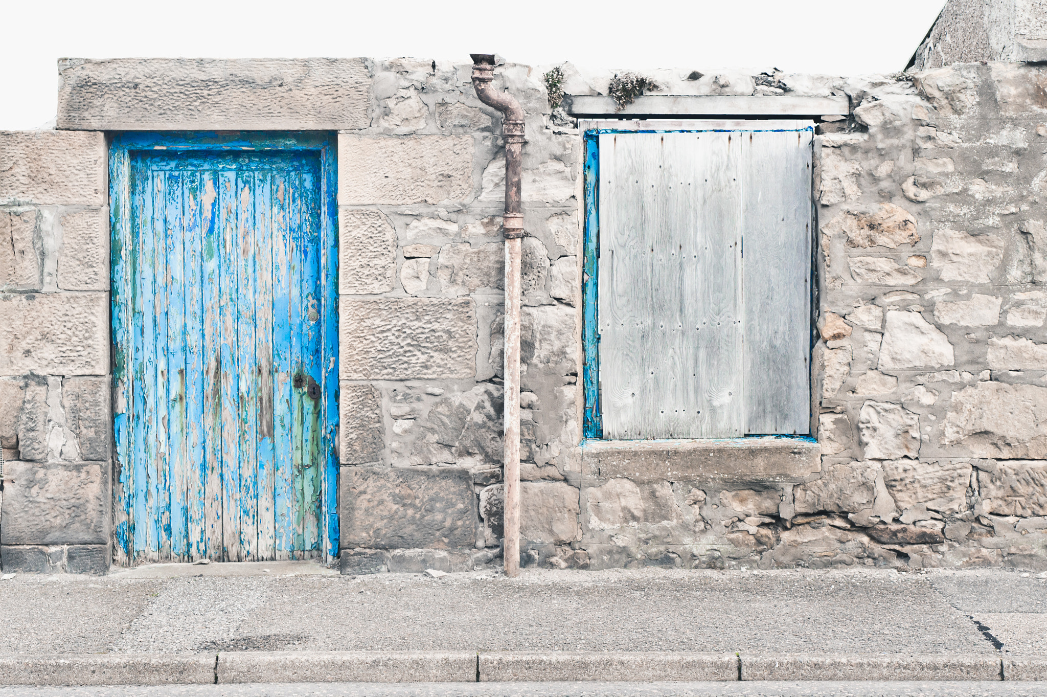 Sony Alpha NEX-5 + E 50mm F1.8 OSS sample photo. Old stone cottage photography