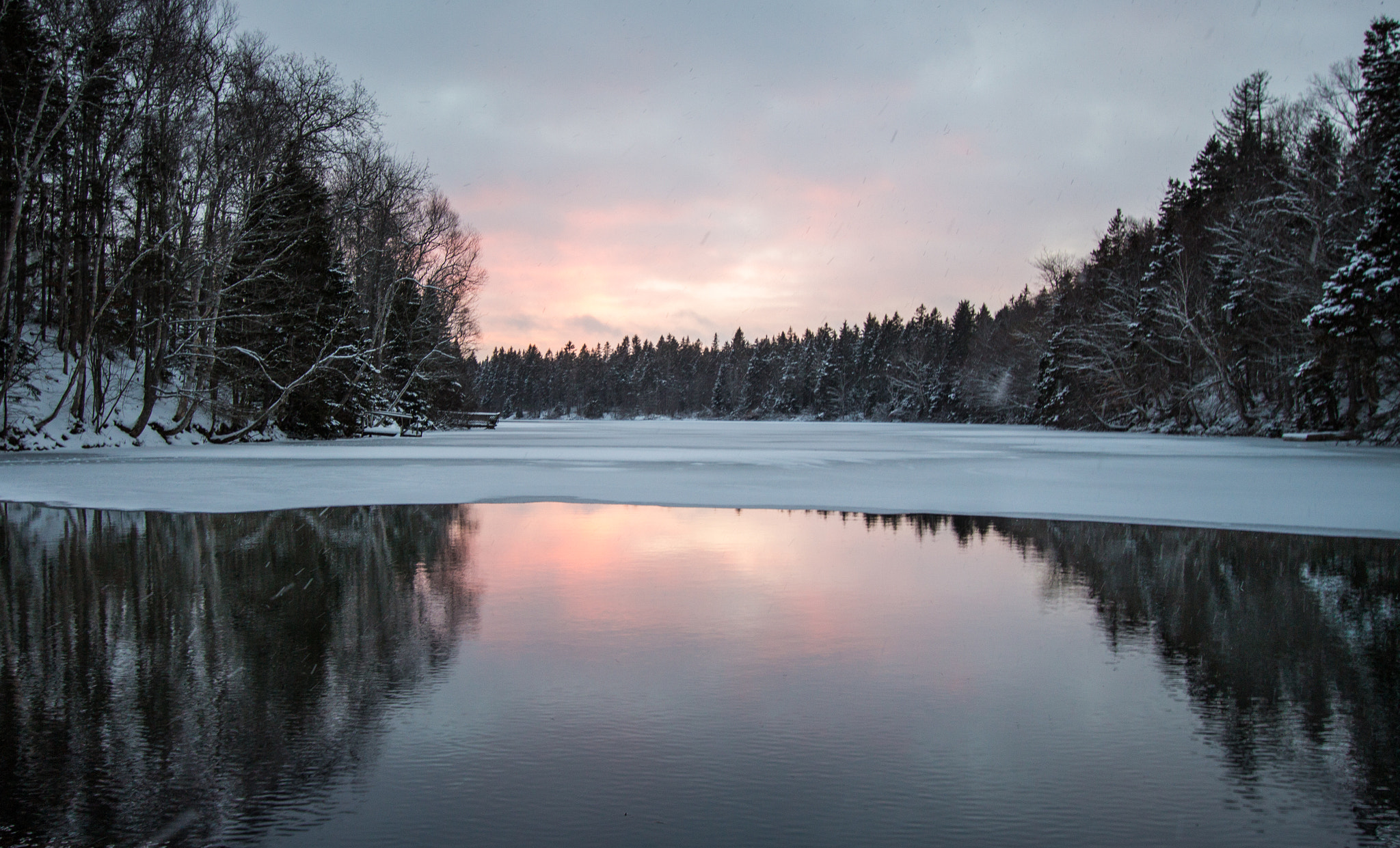 Canon EF-S 10-22mm F3.5-4.5 USM sample photo. Subtle pinks on the lake photography