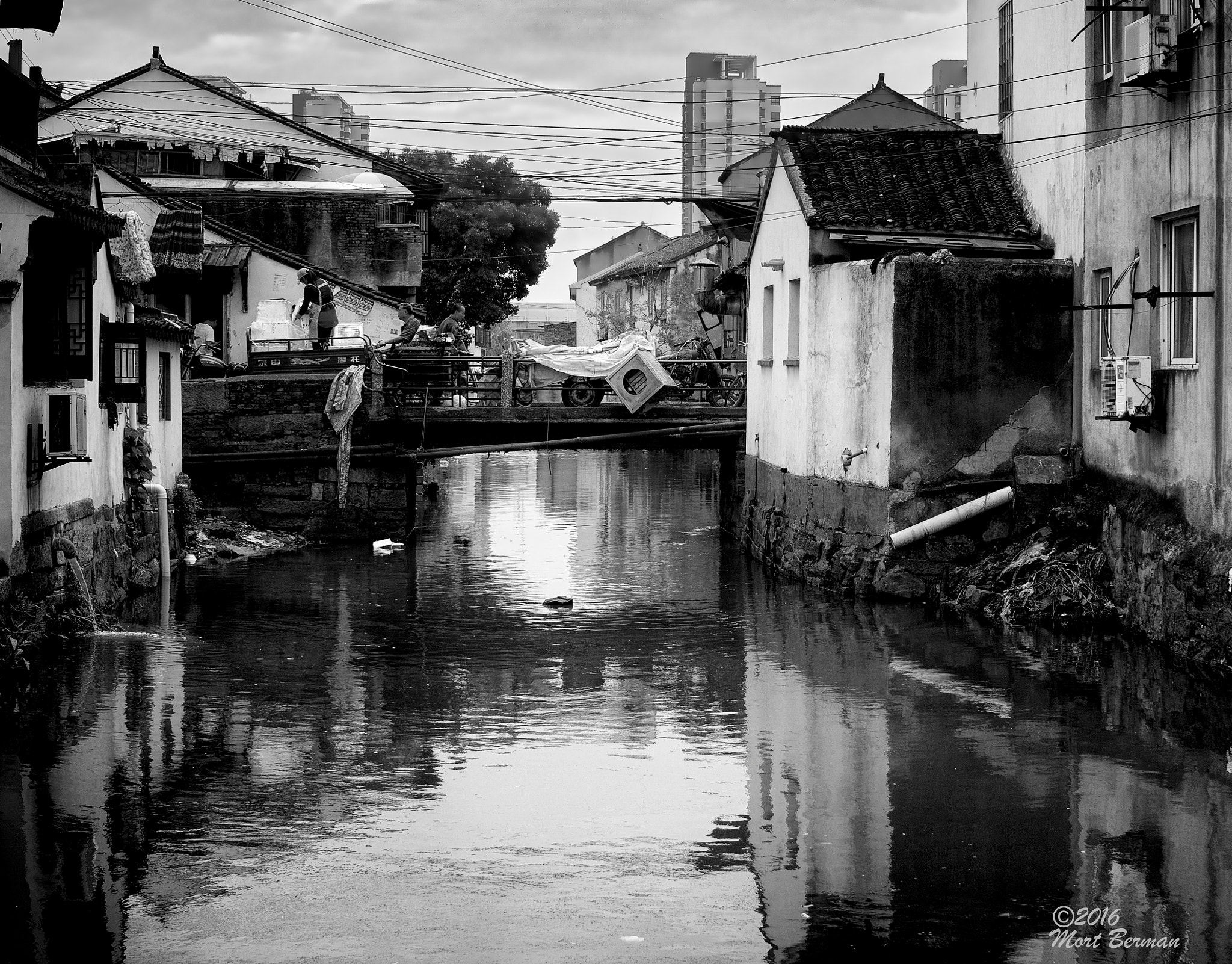 Sony a6000 + Sony E PZ 18-105mm F4 G OSS sample photo. Suzhou canal photography