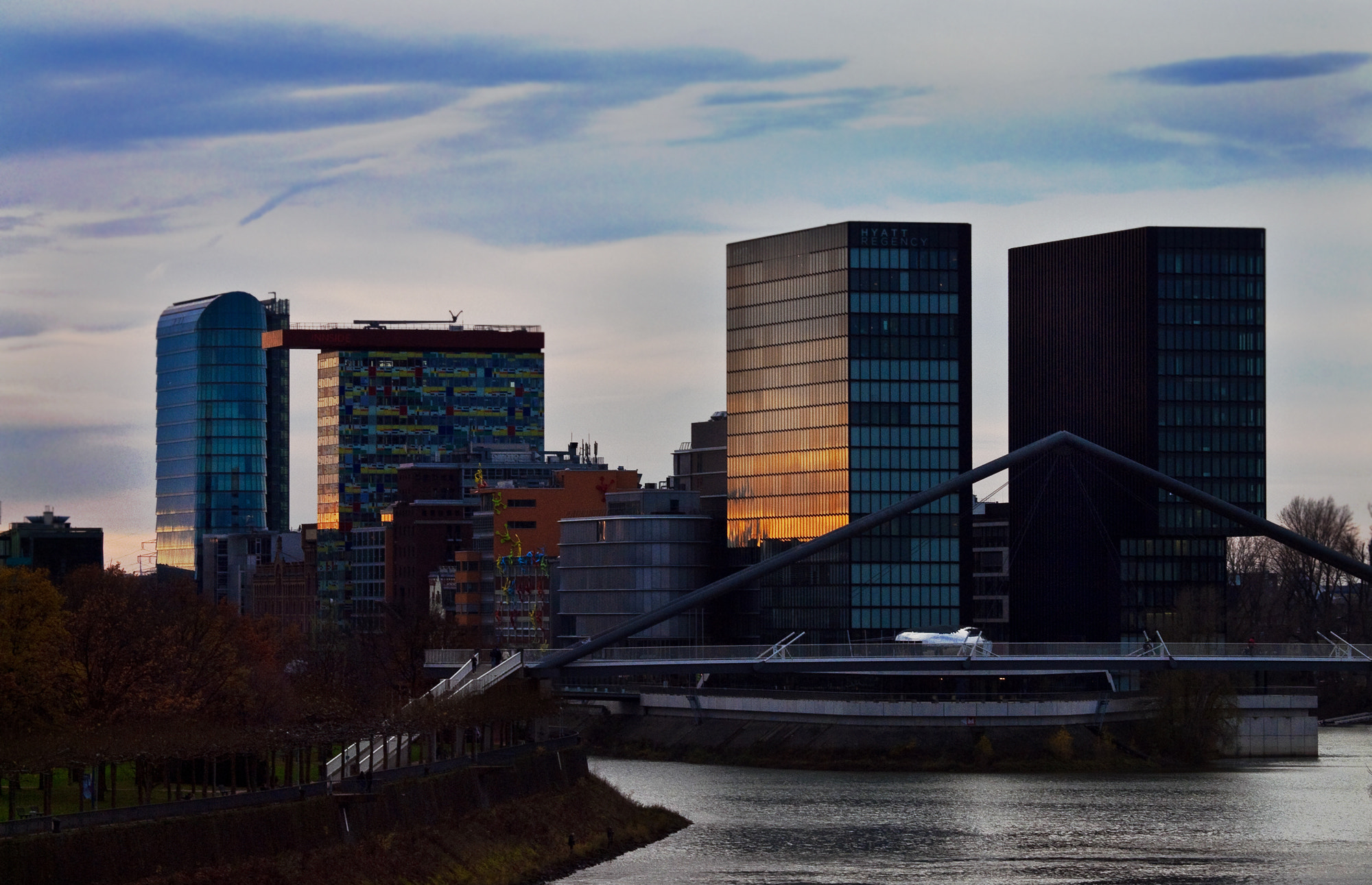 Olympus E-620 (EVOLT E-620) sample photo. Düsseldorf medienhafen photography
