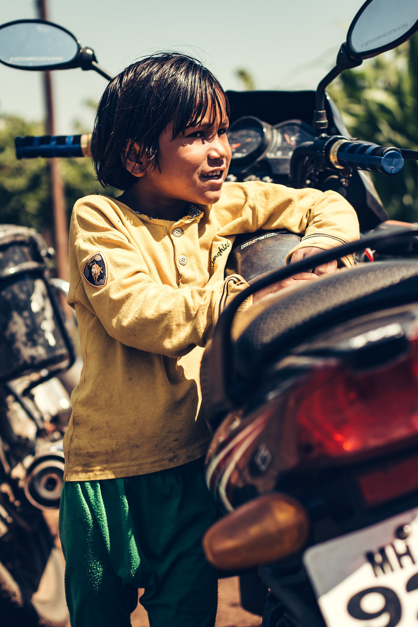 Canon EOS 100D (EOS Rebel SL1 / EOS Kiss X7) + Canon EF 50mm F1.4 USM sample photo. India - if i grew older, ... photography
