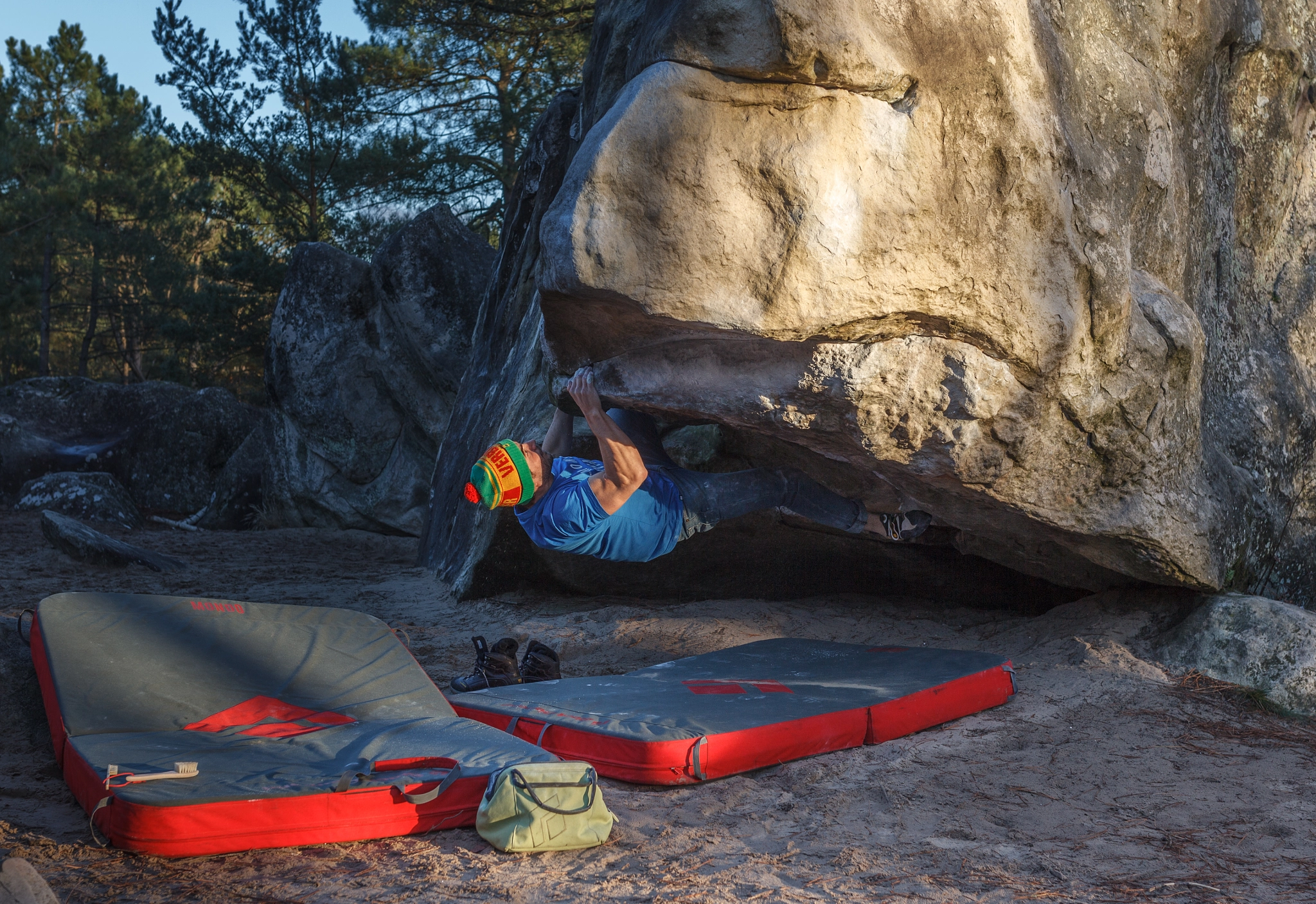 Canon EOS-1D Mark IV sample photo. Bouldering fontainbleau photography