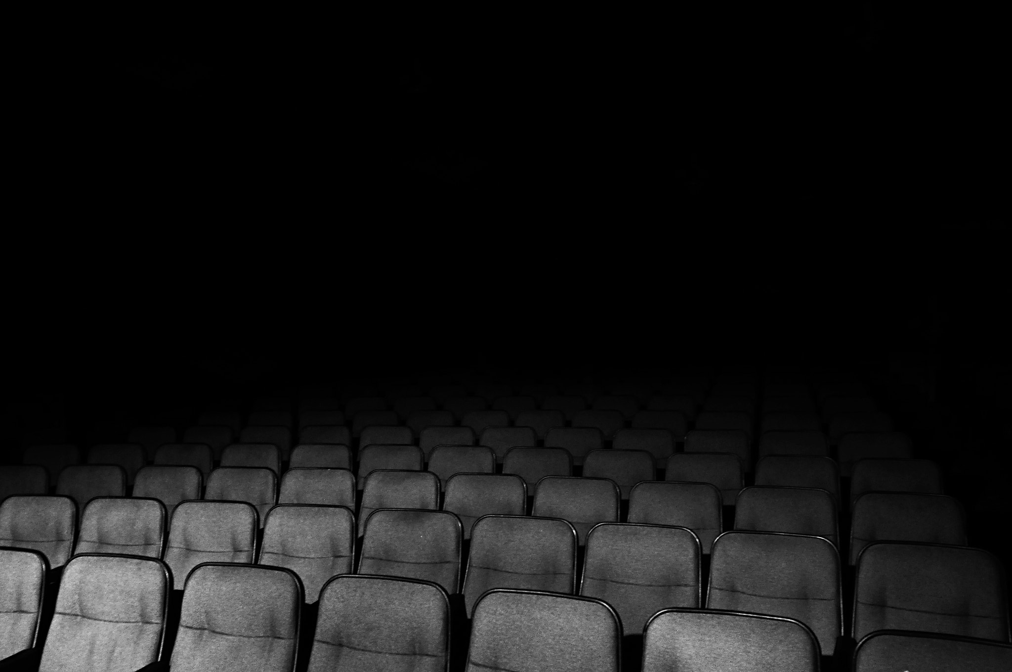 Nikon AF-S Nikkor 17-35mm F2.8D ED-IF sample photo. Pick a seat photography