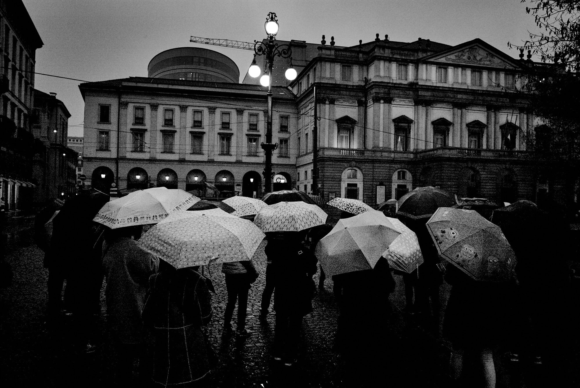 Leica M Monochrom (Typ 246) sample photo. Tourists to the theater " scala " milano photography
