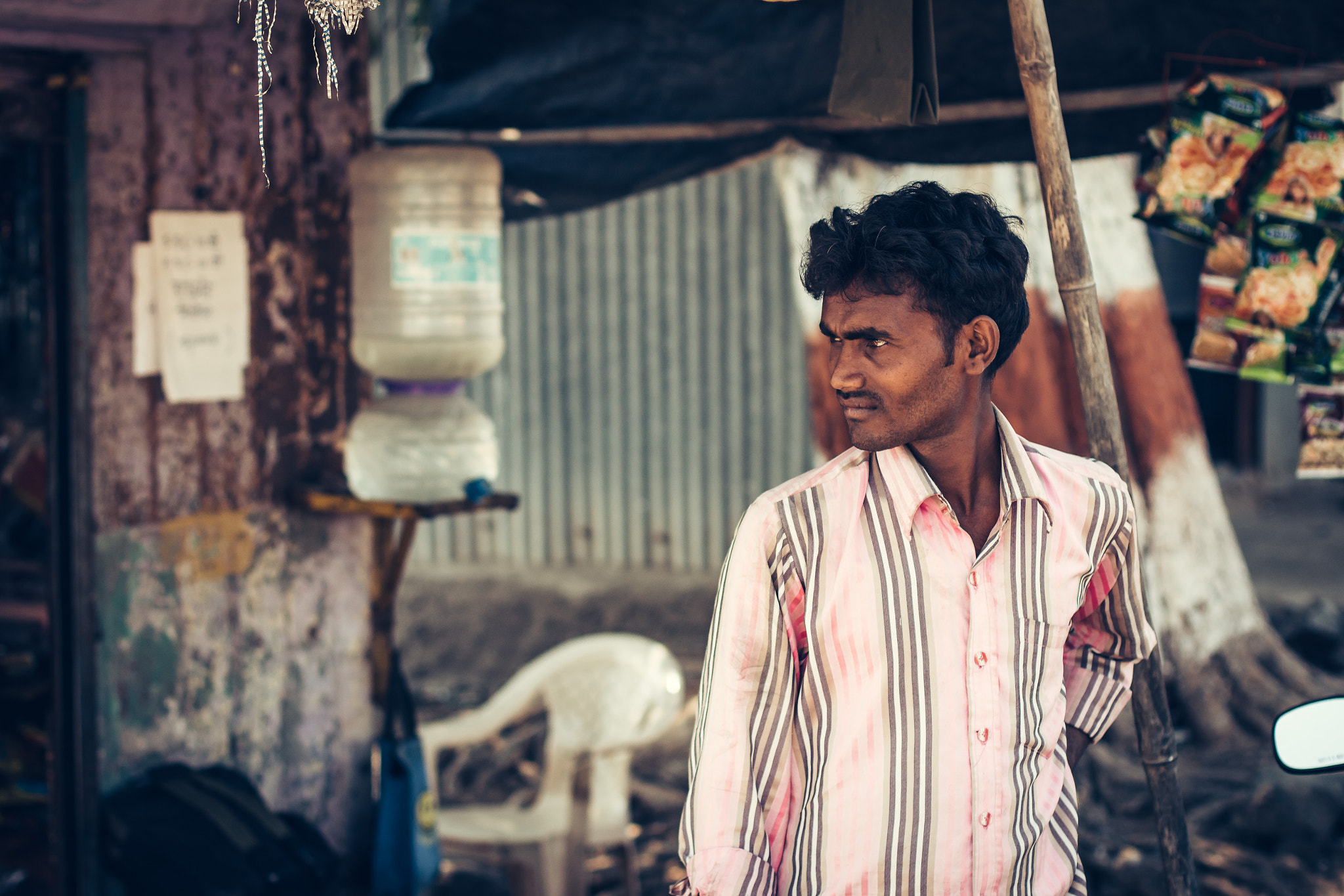 Canon EOS 100D (EOS Rebel SL1 / EOS Kiss X7) + Canon EF 50mm F1.4 USM sample photo. India - street life photography