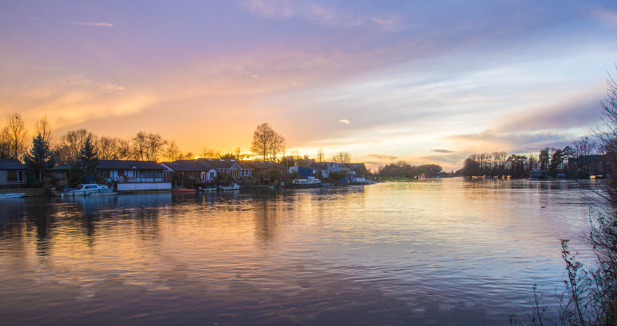 Sony SLT-A55 (SLT-A55V) sample photo. Thames at hampton photography