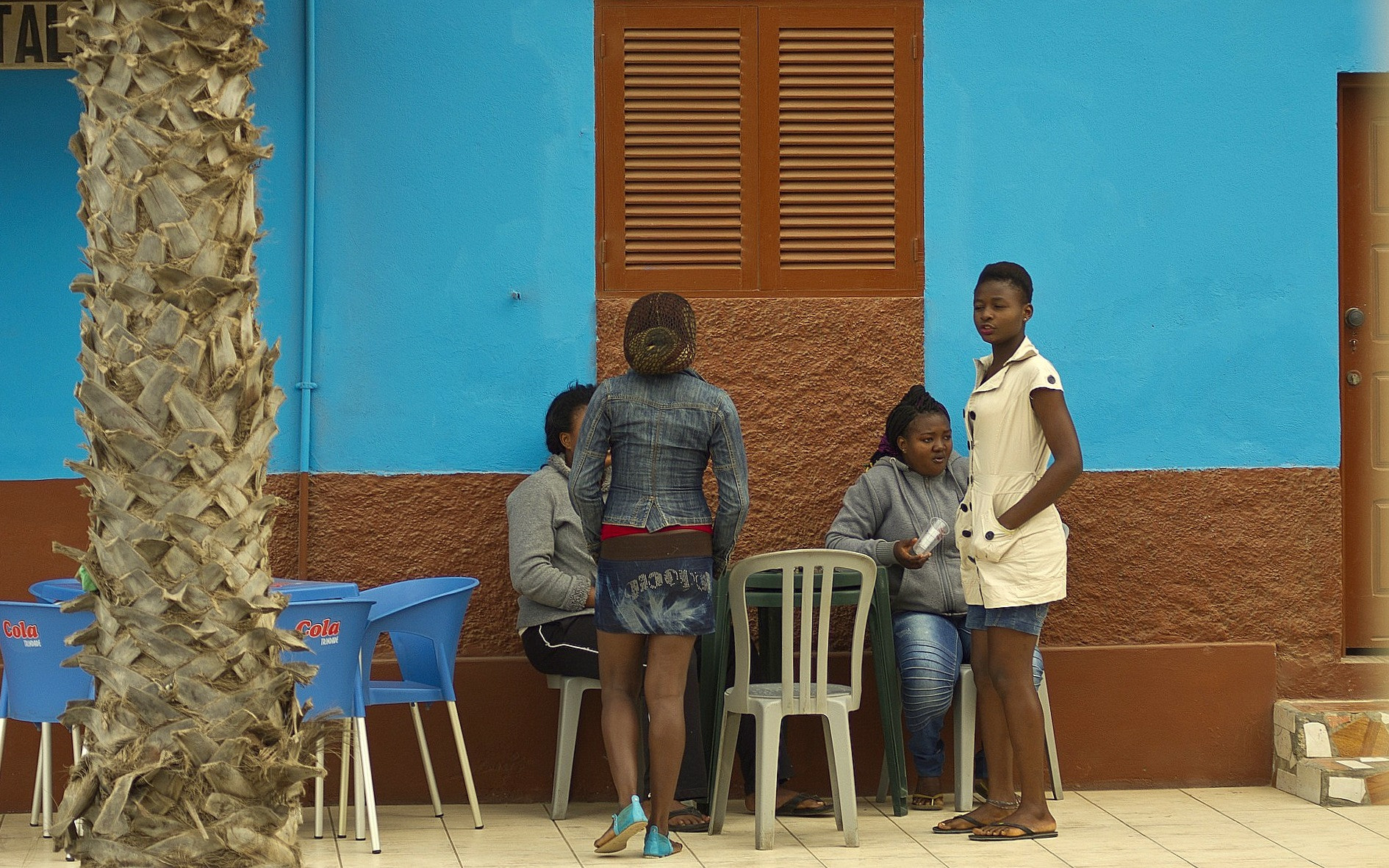 PENTAX-F 70-200mm F4-5.6 sample photo. Santa maria, street; cabo verde photography