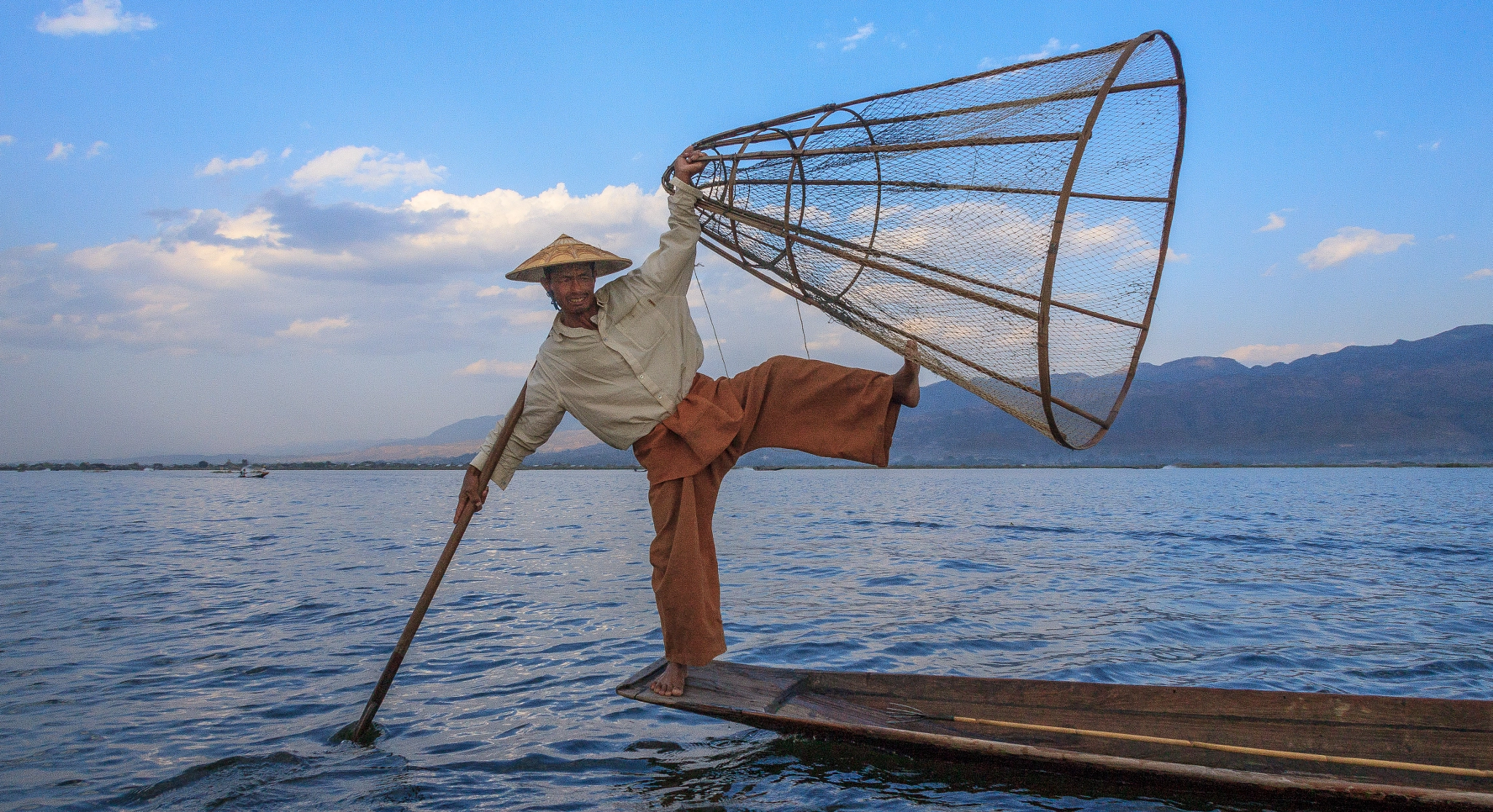 Canon EF-S 17-85mm F4-5.6 IS USM sample photo. Inle lake fisherman photography