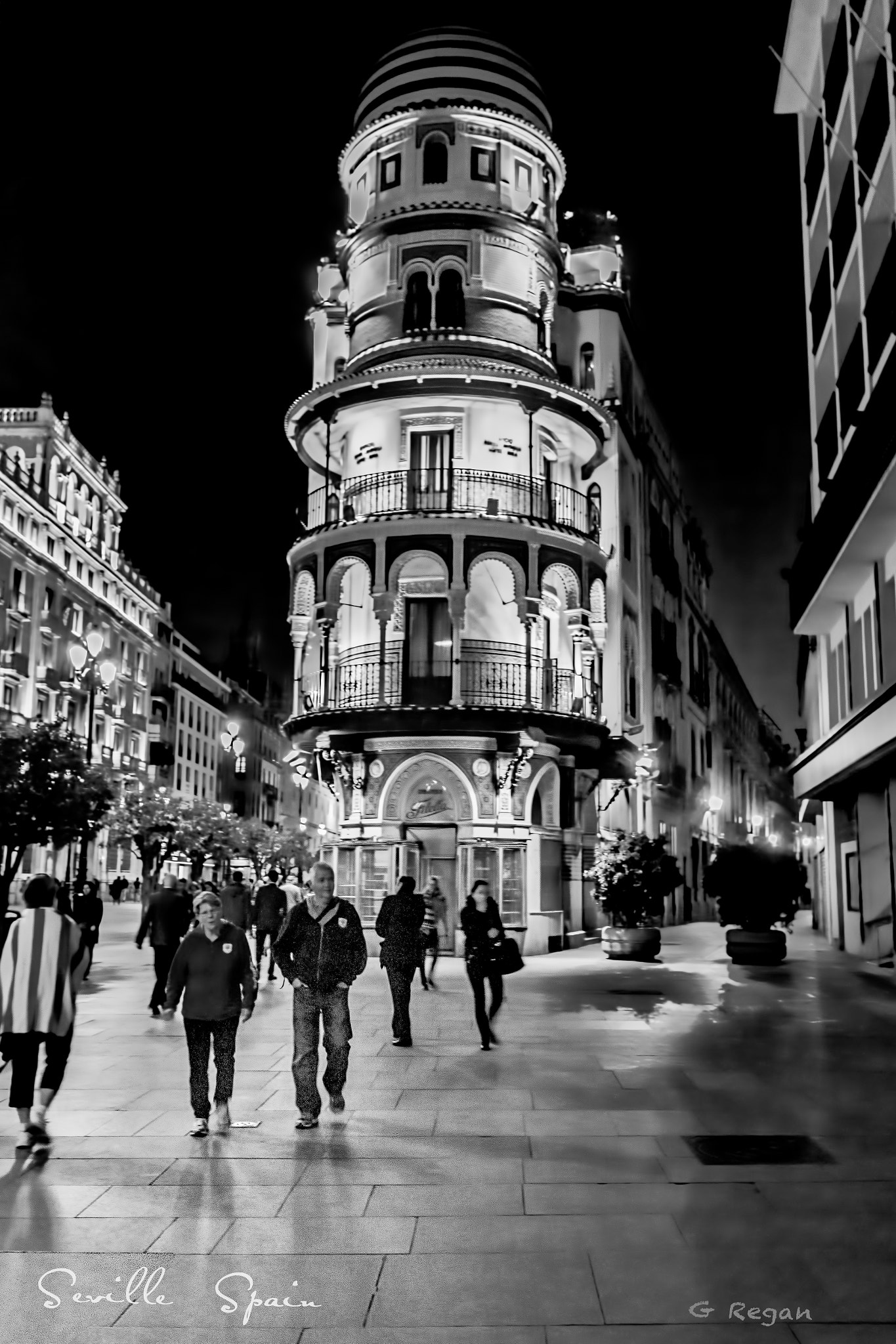 Sigma 10-20mm F4-5.6 EX DC HSM sample photo. Seville at night photography