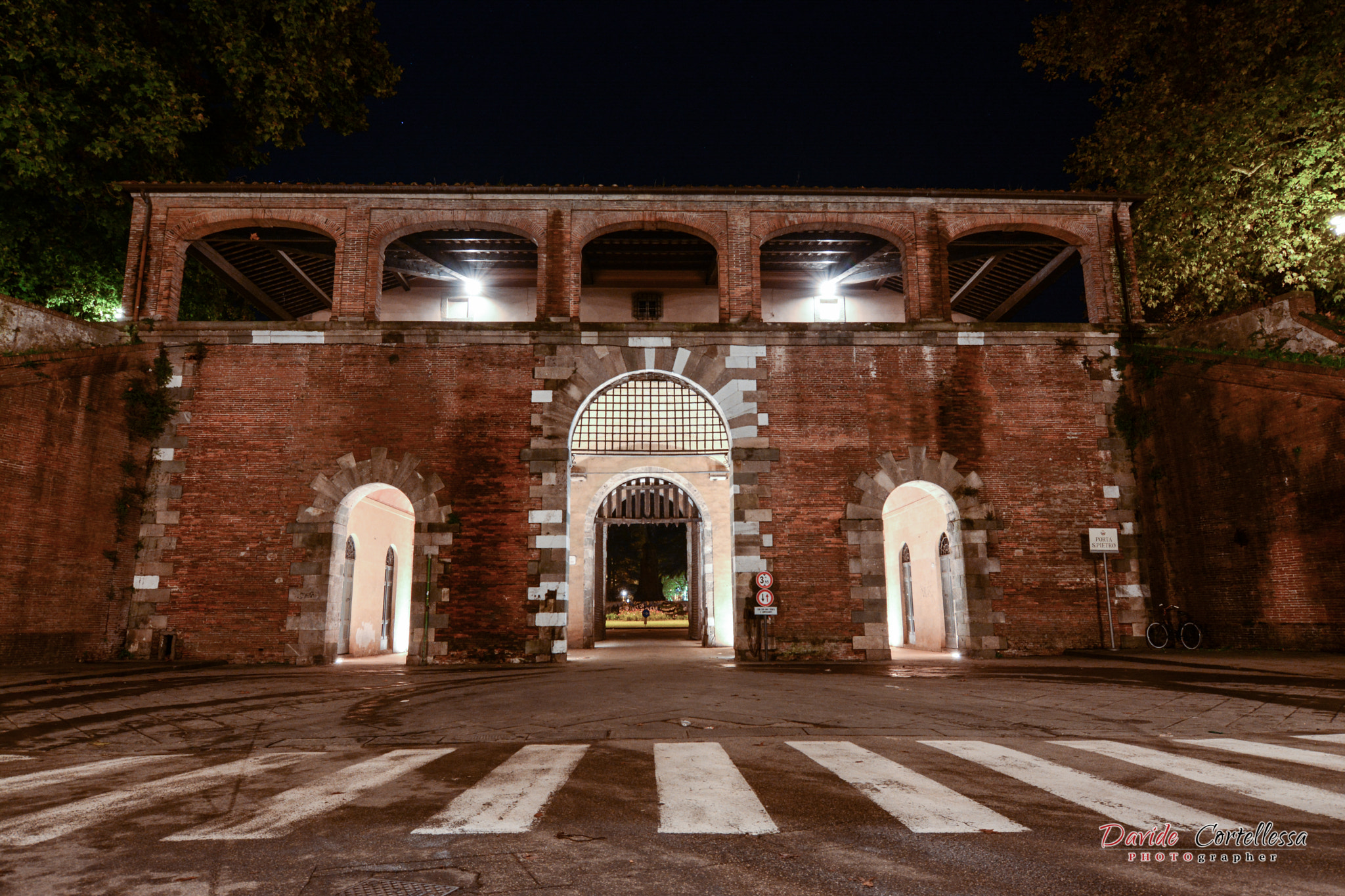 Nikon D5200 + Tokina AT-X 12-28mm F4 Pro DX sample photo. The gate of the city photography