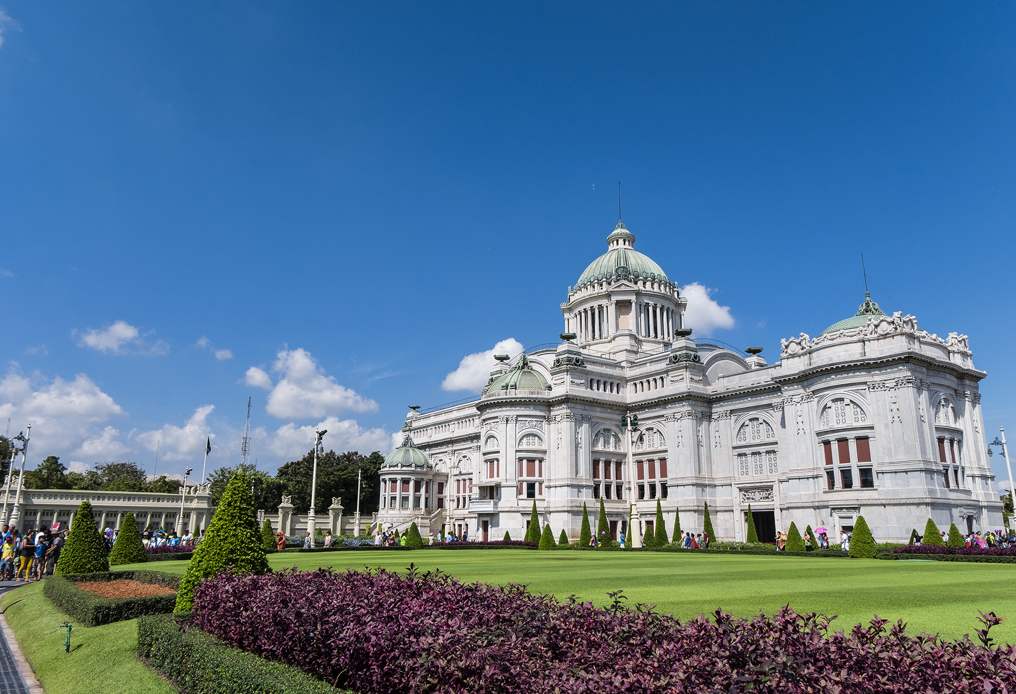 Fujifilm XC 16-50mm F3.5-5.6 OIS sample photo. Ananta samakhom throne hall photography