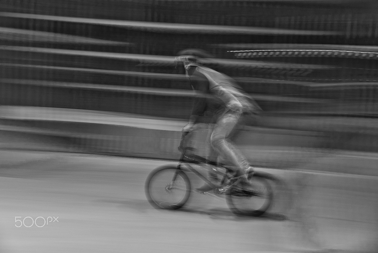 Sony Alpha DSLR-A330 sample photo. Vitesse en noir et blanc photography