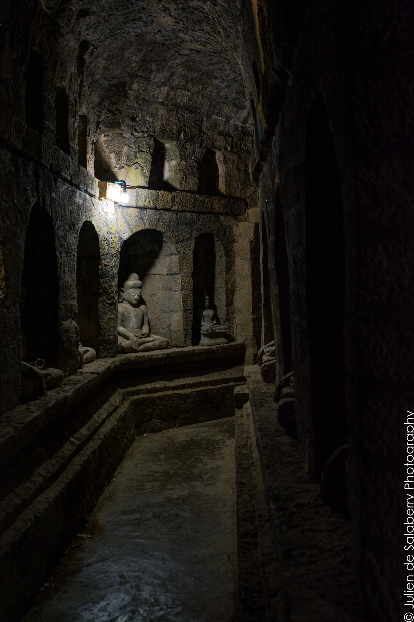 Nikon AF-S Nikkor 24-70mm F2.8E ED VR sample photo. Buddha in the corner photography