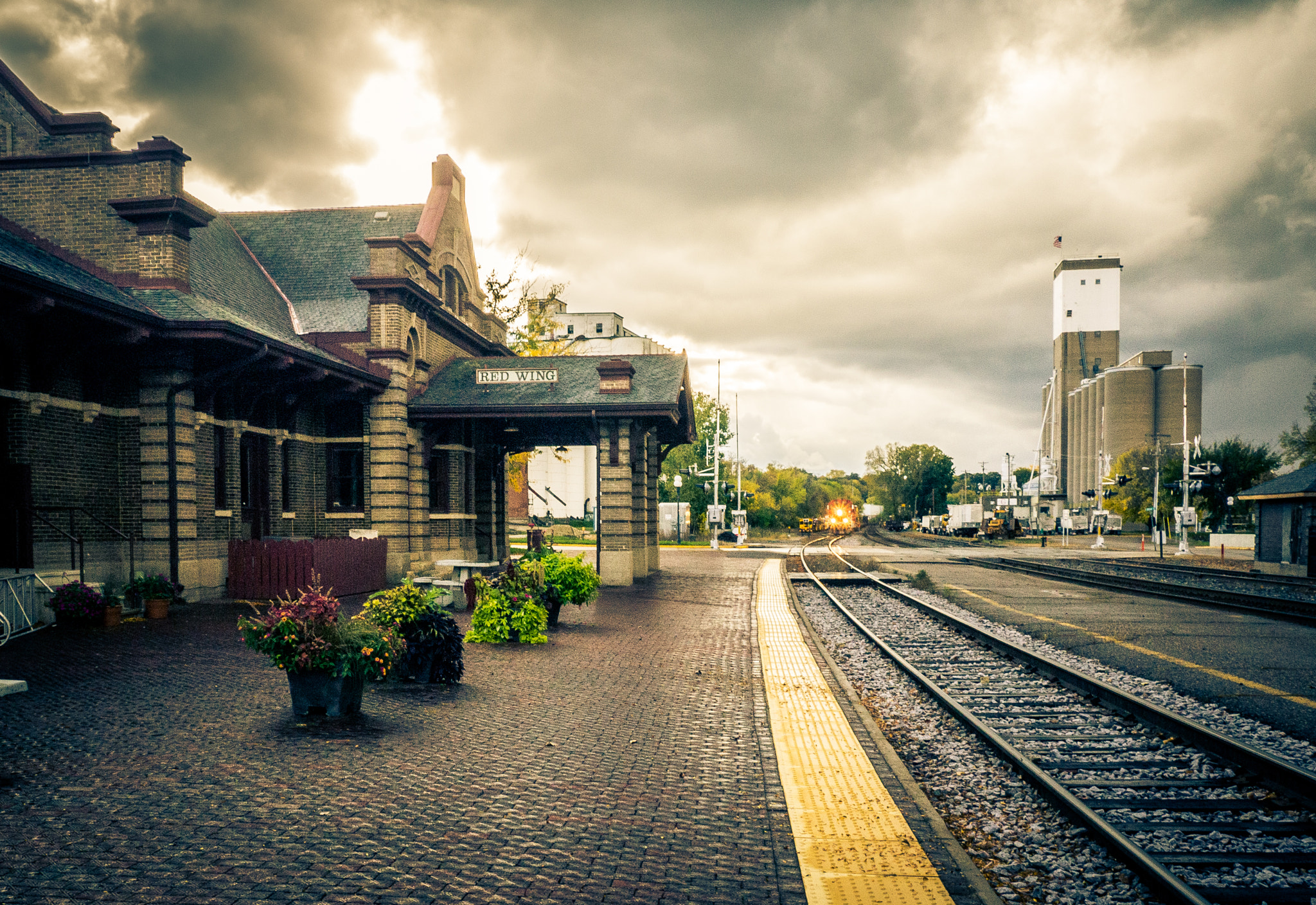 Panasonic Lumix DMC-GF3 + LUMIX G VARIO PZ 14-42/F3.5-5.6 sample photo. Stormy station photography