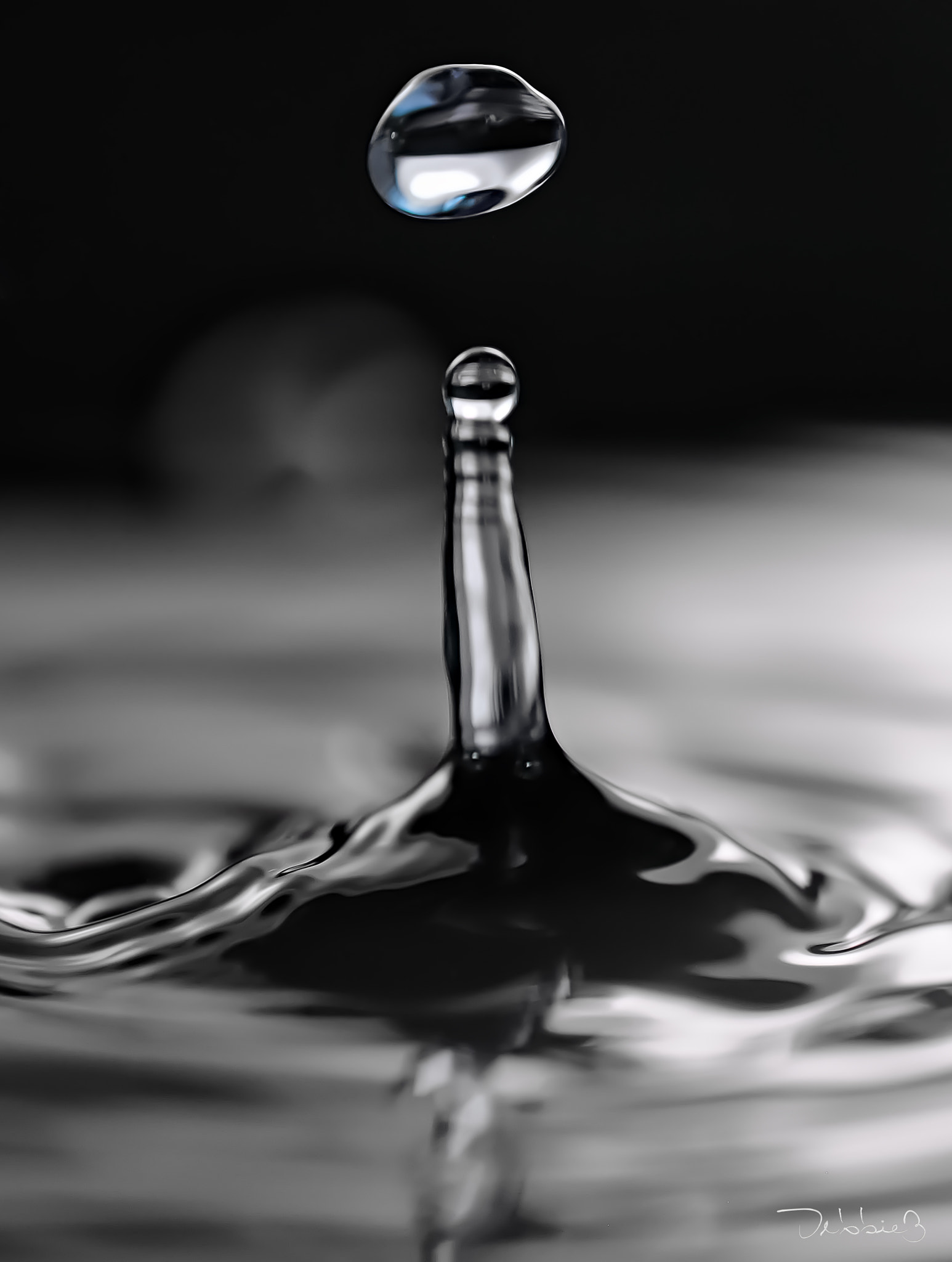 Nikon AF-S DX Micro-Nikkor 85mm F3.5G ED VR sample photo. Frozen drop photography