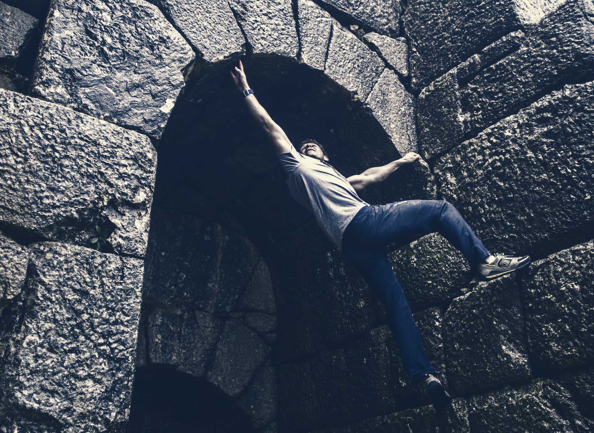 Canon EF 20mm F2.8 USM sample photo. Urban climbing photography