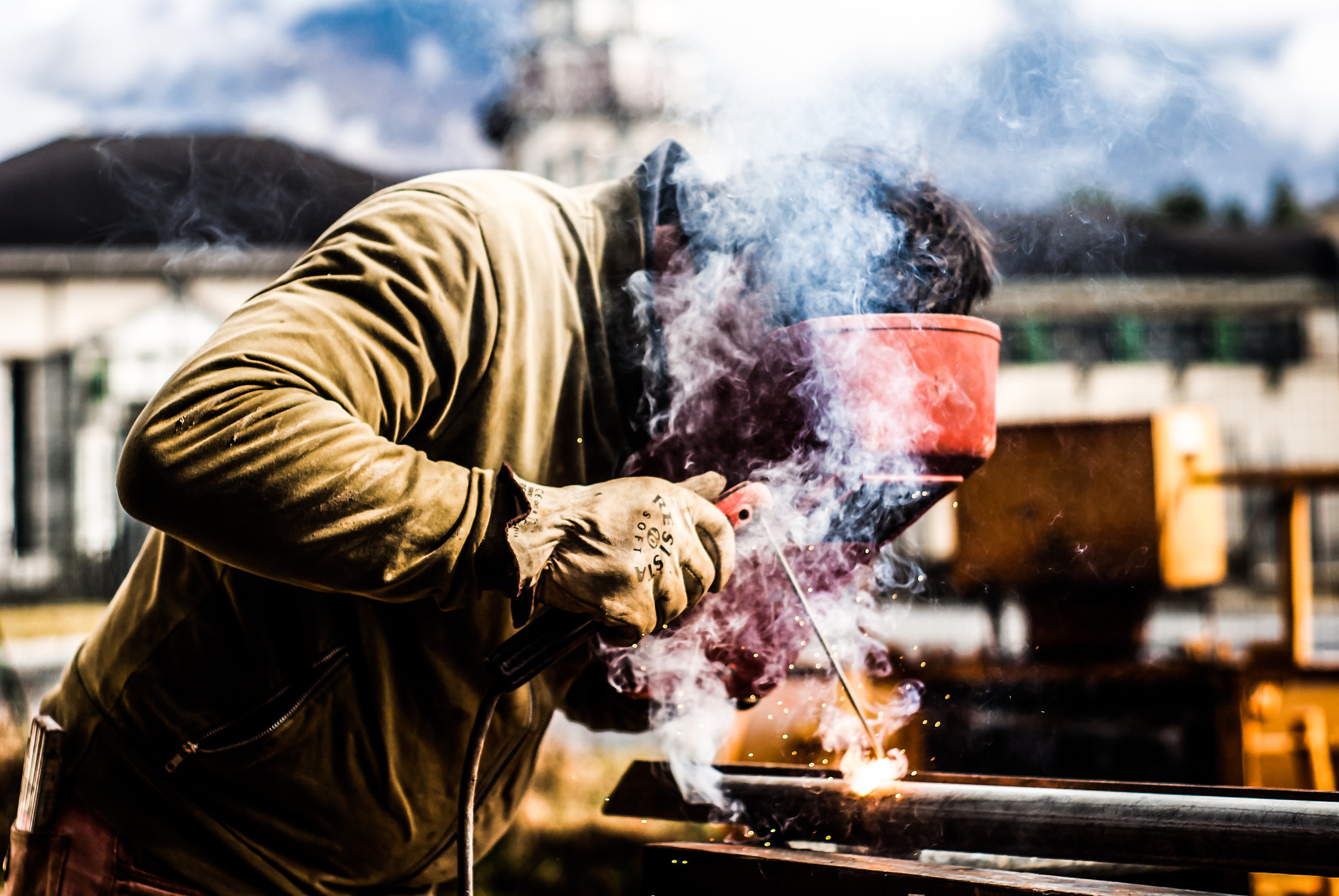 Sony Alpha DSLR-A200 + Minolta AF 50mm F1.7 sample photo. Man at work photography