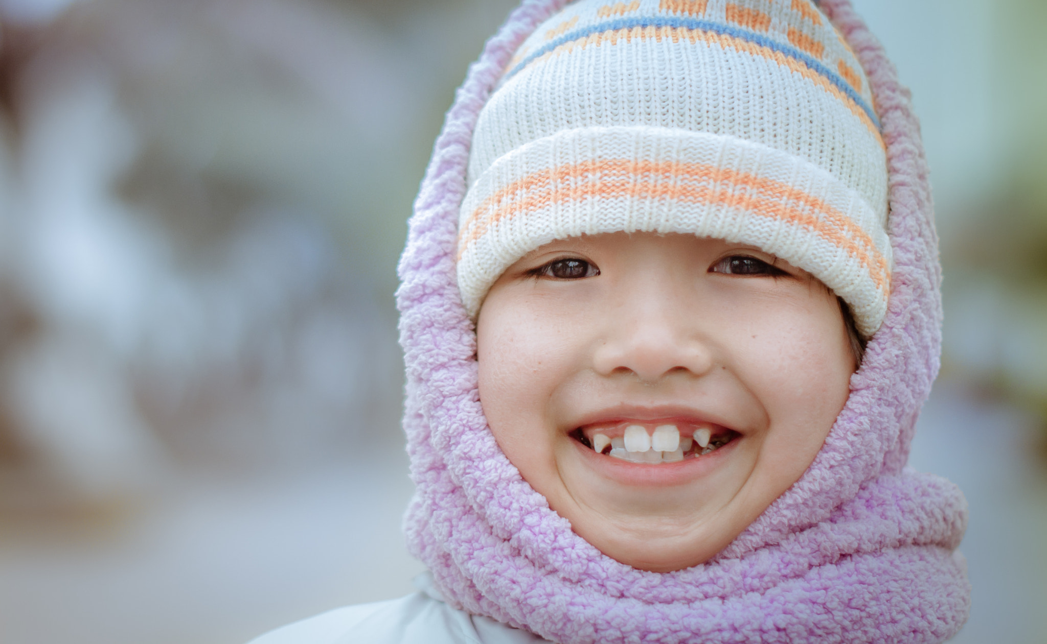 Nikon D60 + Nikon AF-S Nikkor 50mm F1.4G sample photo. A smile from halong bay photography