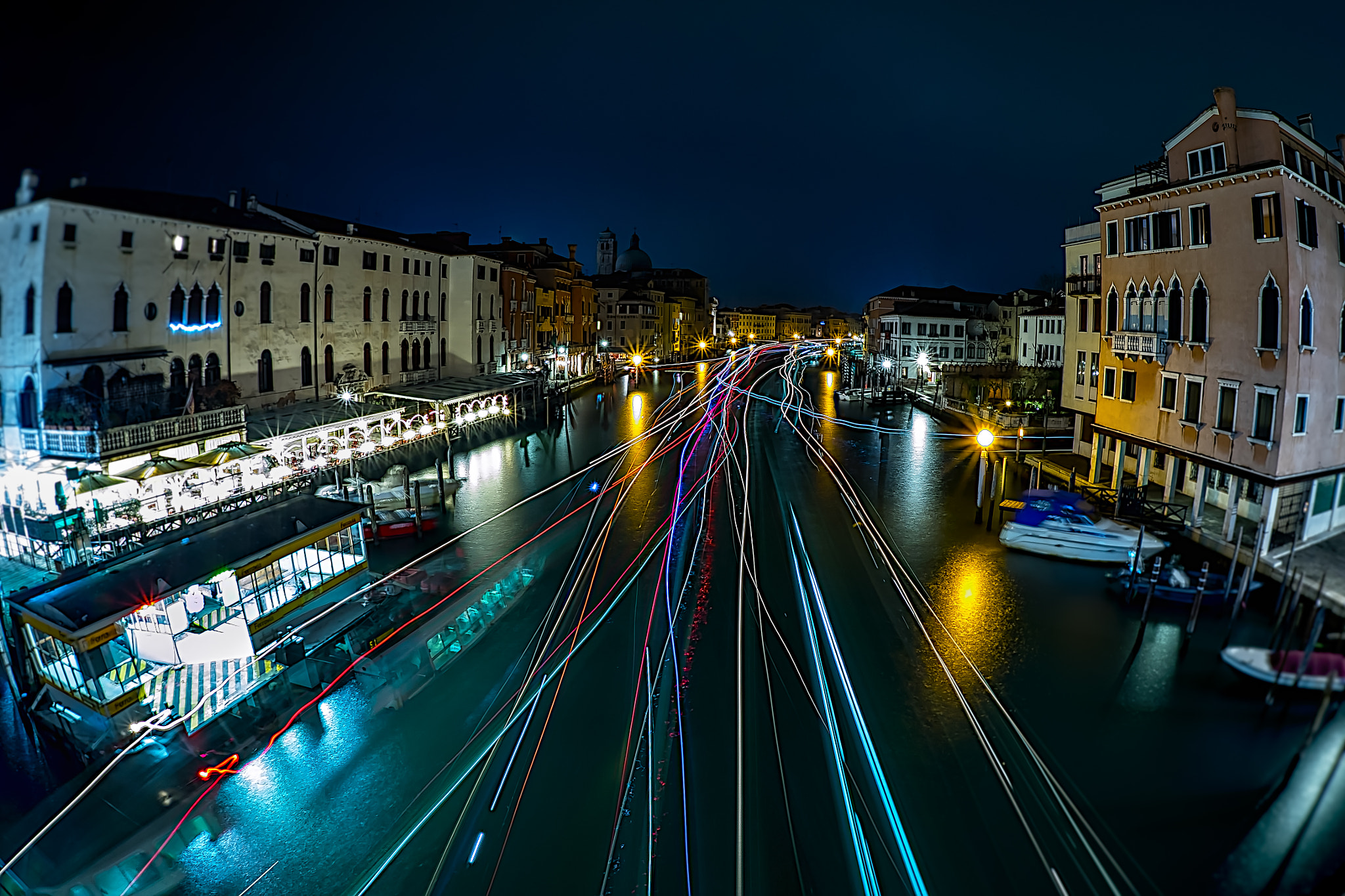 Olympus OM-D E-M1 + OLYMPUS M.8mm F1.8 sample photo. Grand canal traffic photography