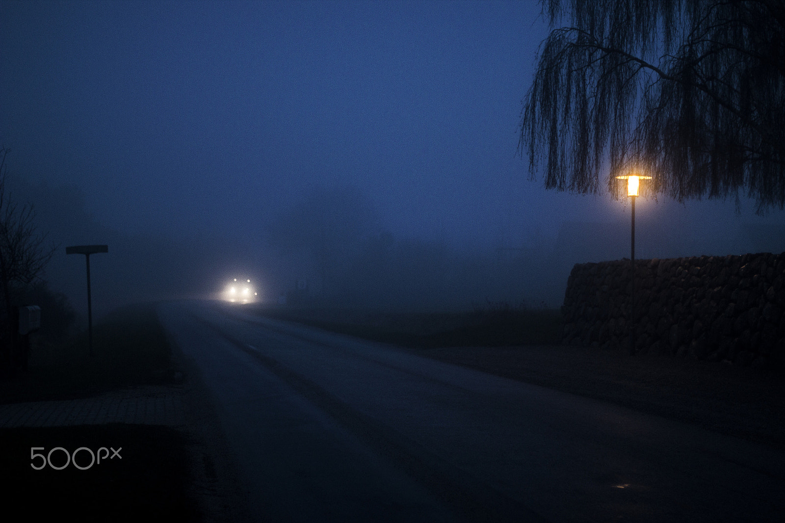 Canon EOS 1200D (EOS Rebel T5 / EOS Kiss X70 / EOS Hi) + Canon EF 50mm F1.4 USM sample photo. Street in fog... photography