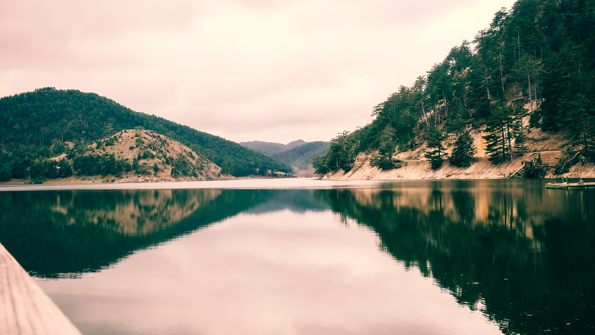 Fujifilm X-A1 + Fujifilm XF 18-55mm F2.8-4 R LM OIS sample photo. Little lake photography